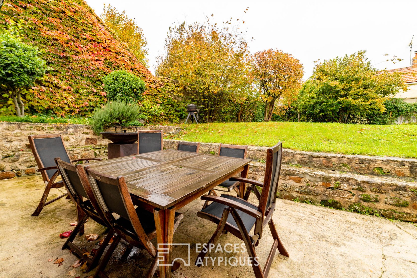Ancienne forge , son jardin arboré et ses dépendances