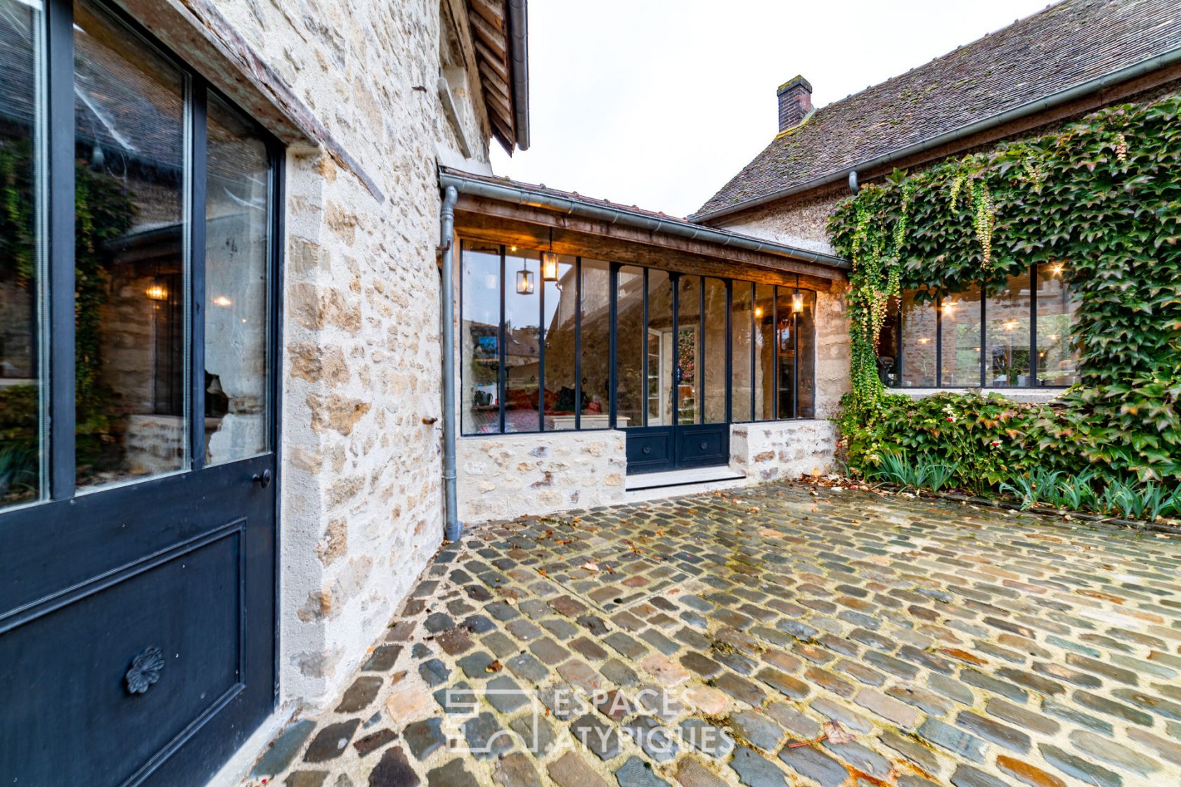 Ancienne forge , son jardin arboré et ses dépendances