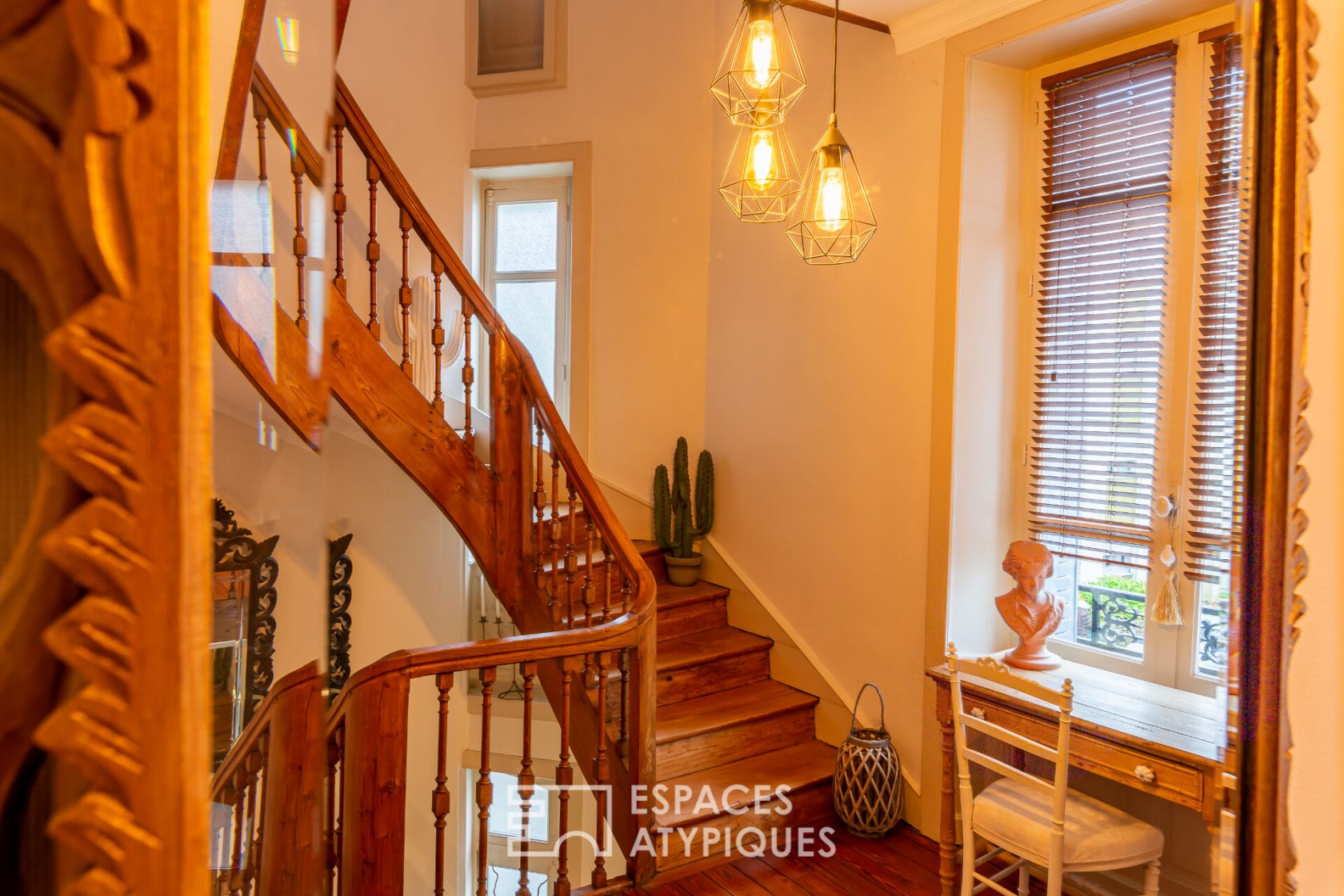Surprising bourgeois house