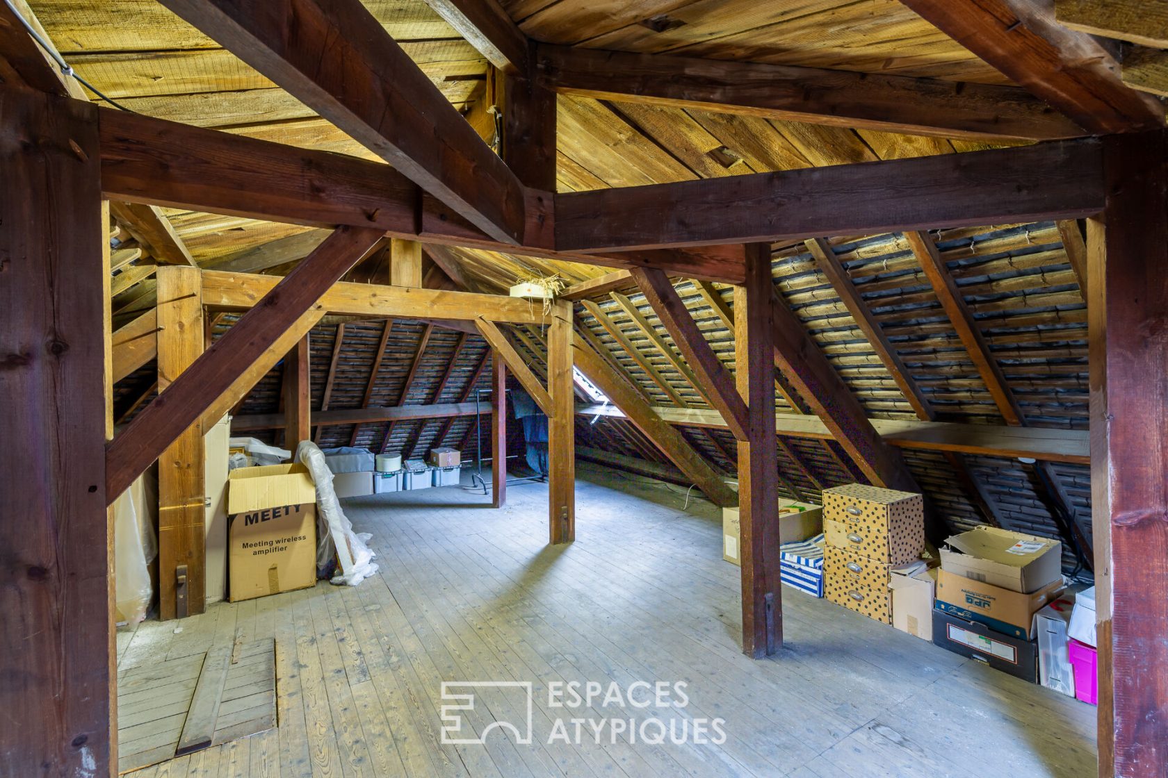 Surprising bourgeois house