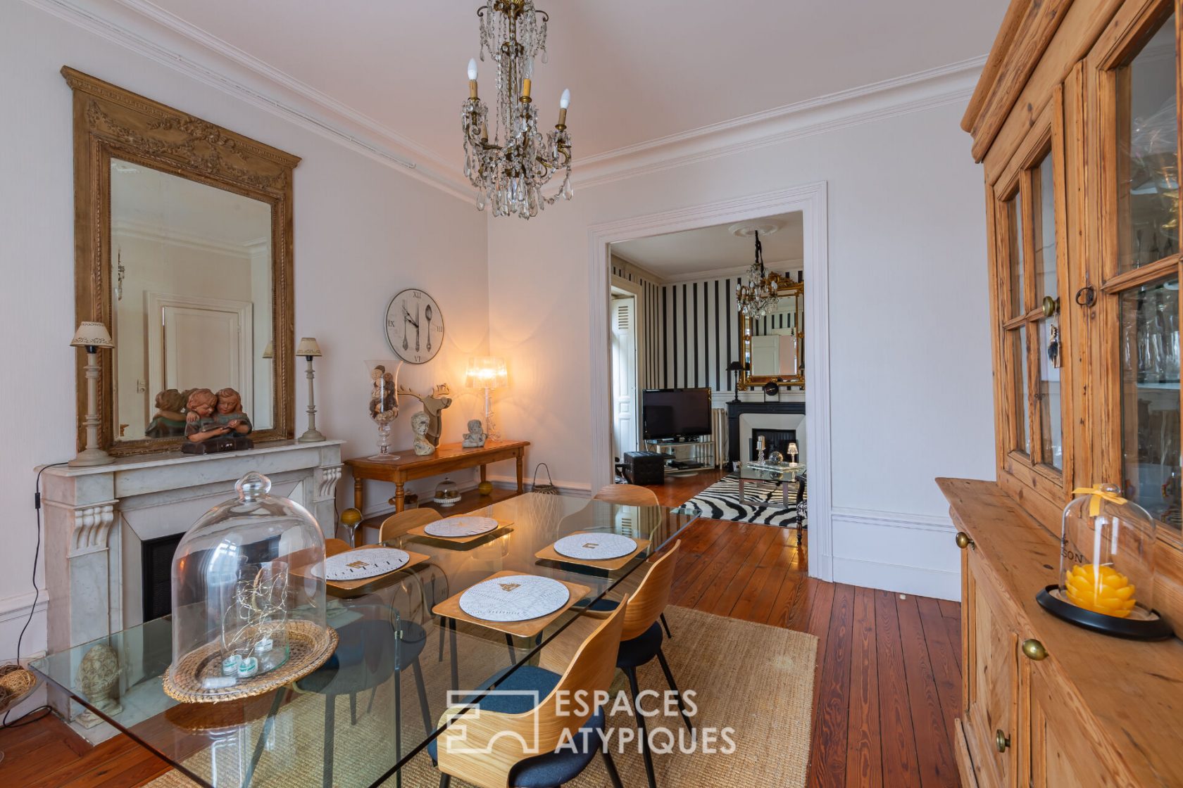 Surprising bourgeois house