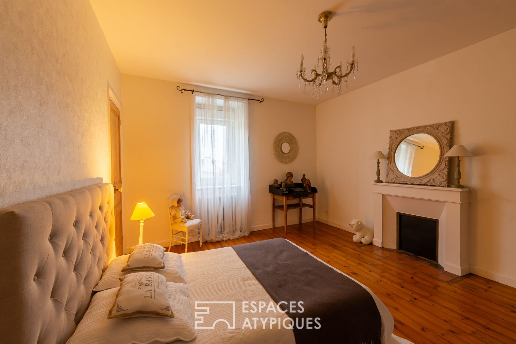 Surprising bourgeois house