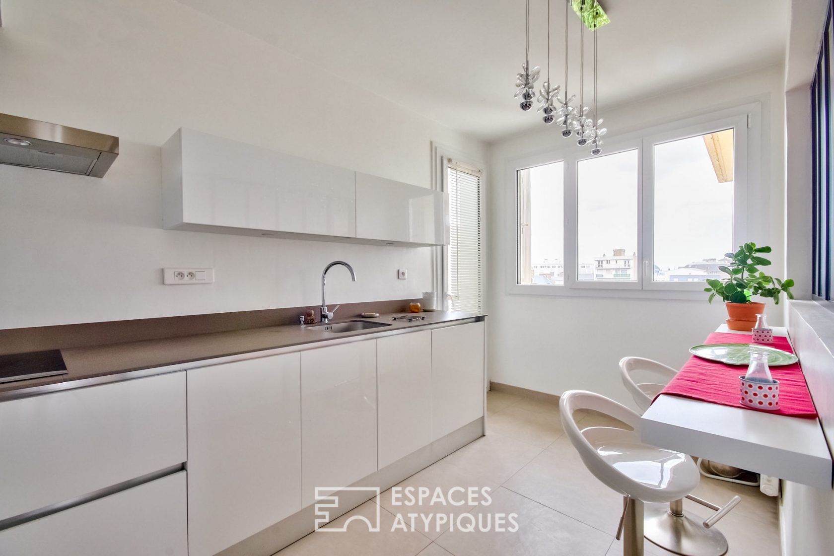 Apartment and its roof-top in the heart of the city.