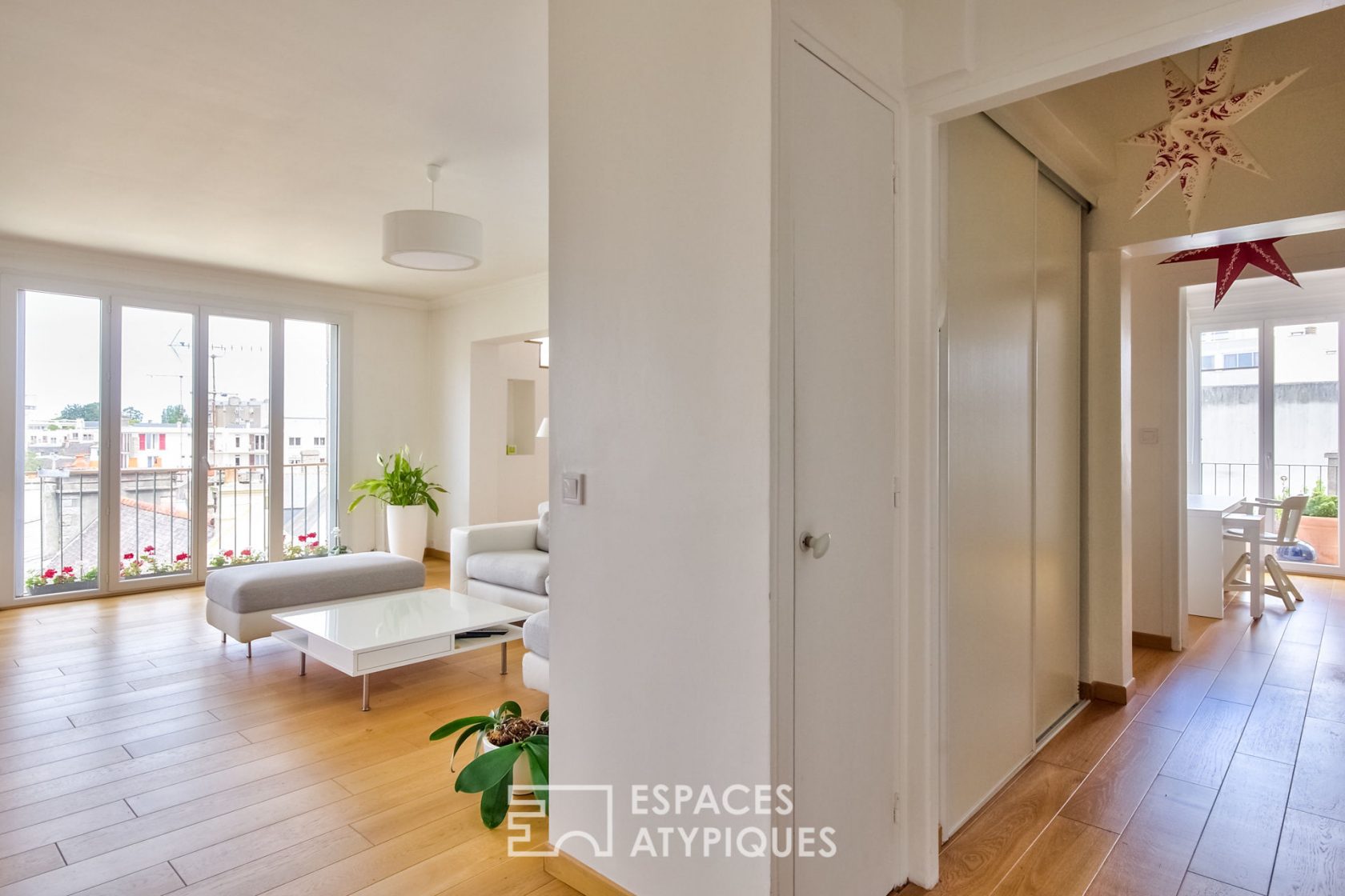 Apartment and its roof-top in the heart of the city.