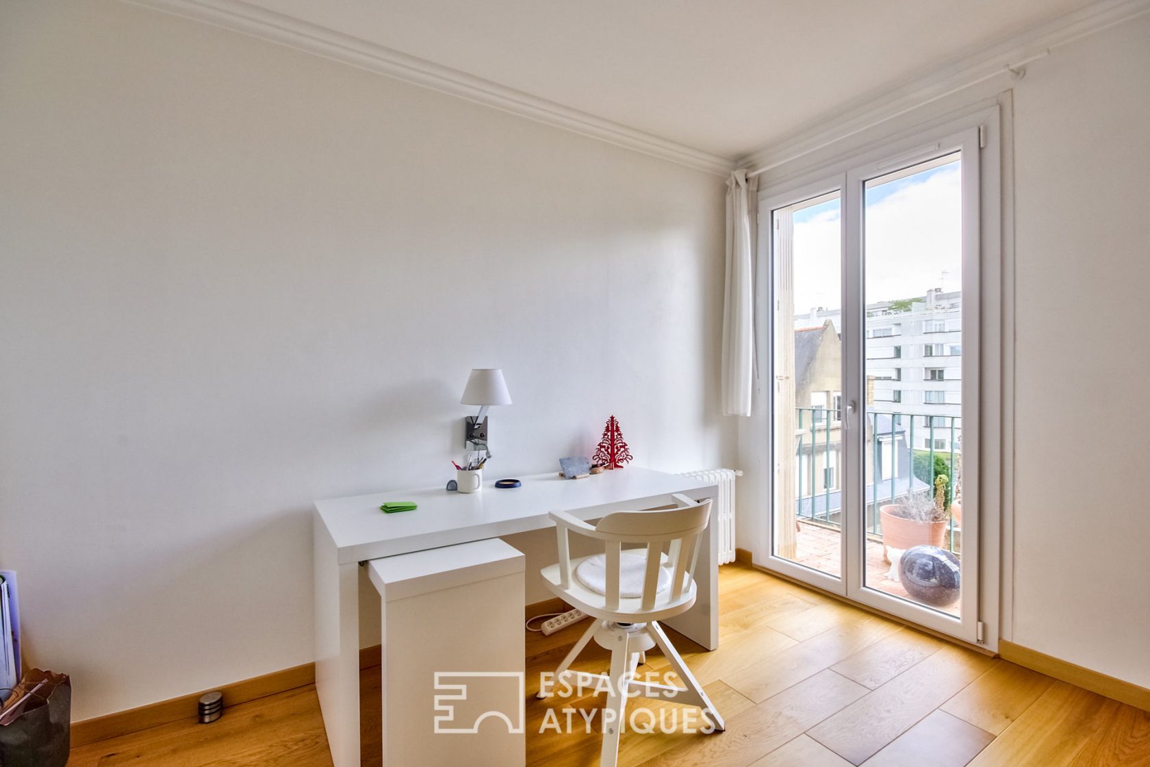 Apartment and its roof-top in the heart of the city.