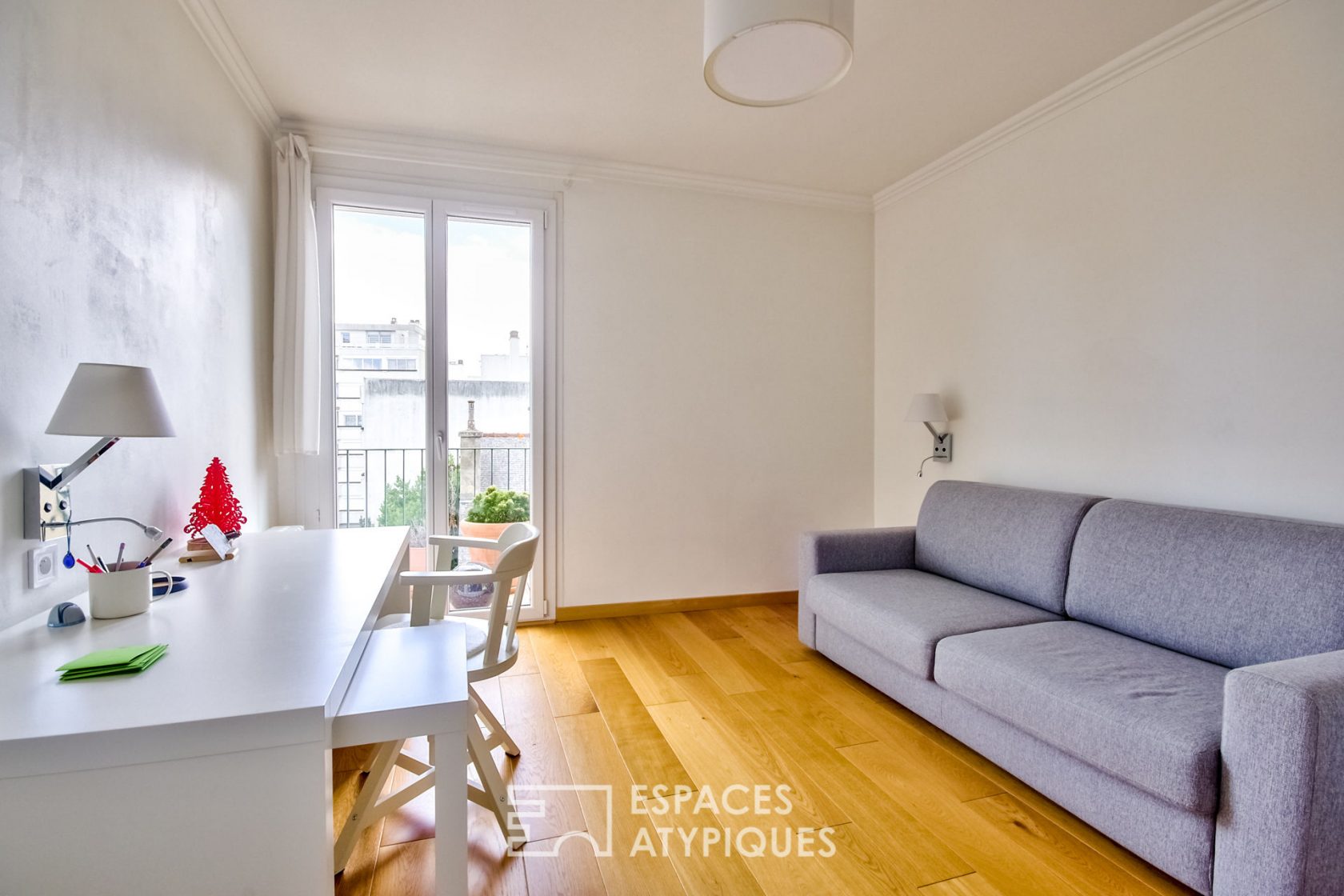 Apartment and its roof-top in the heart of the city.