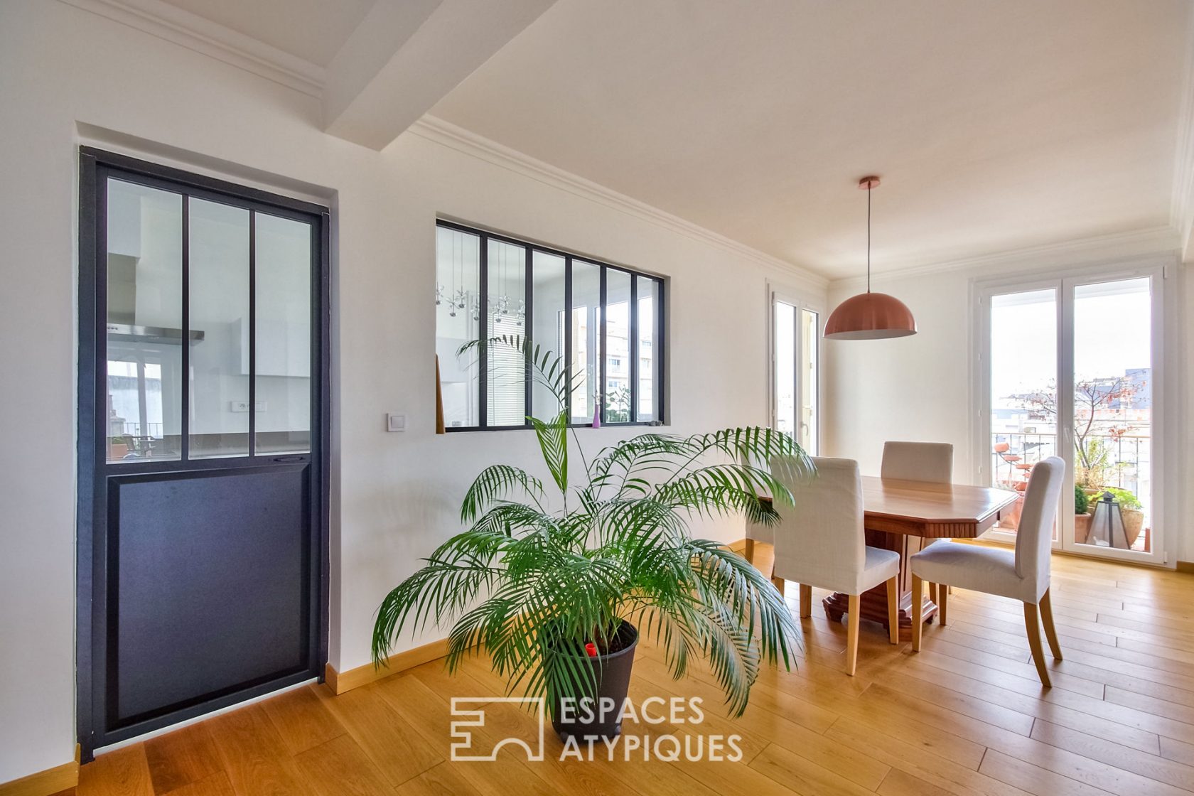 Apartment and its roof-top in the heart of the city.