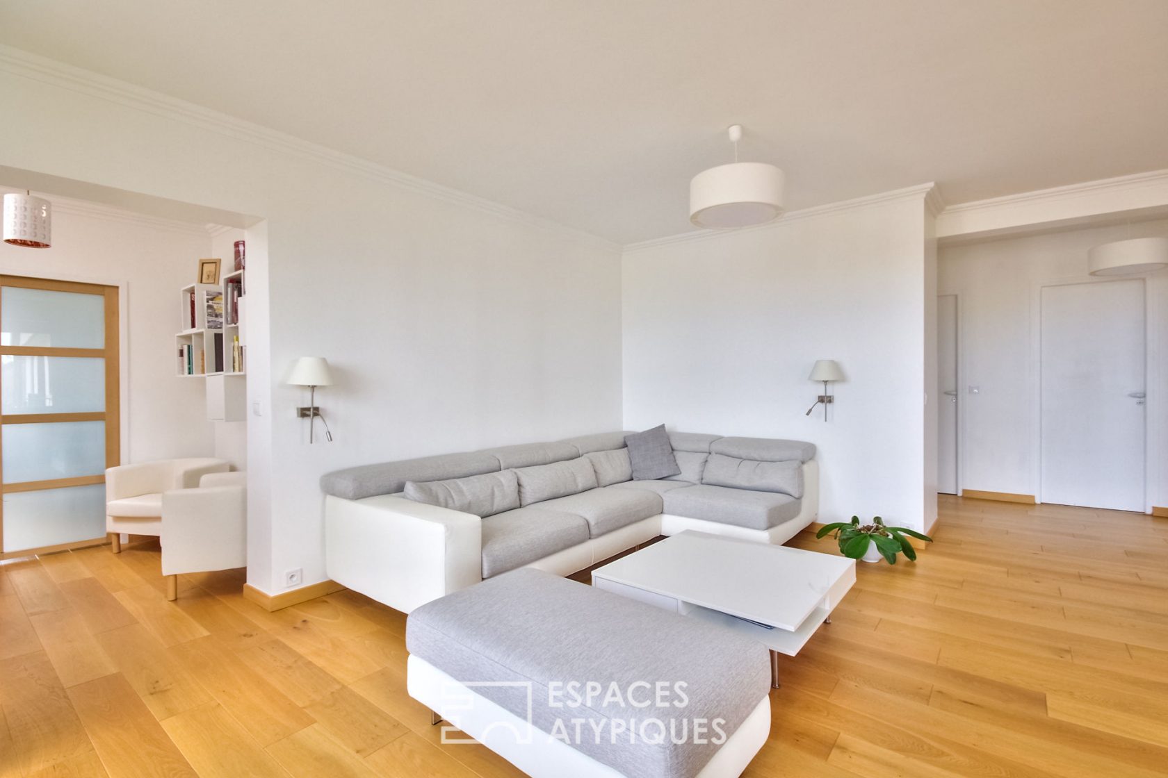 Apartment and its roof-top in the heart of the city.