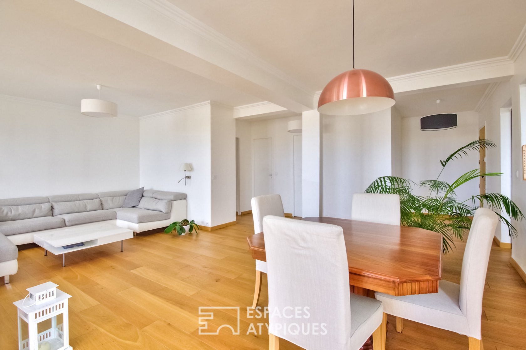 Apartment and its roof-top in the heart of the city.