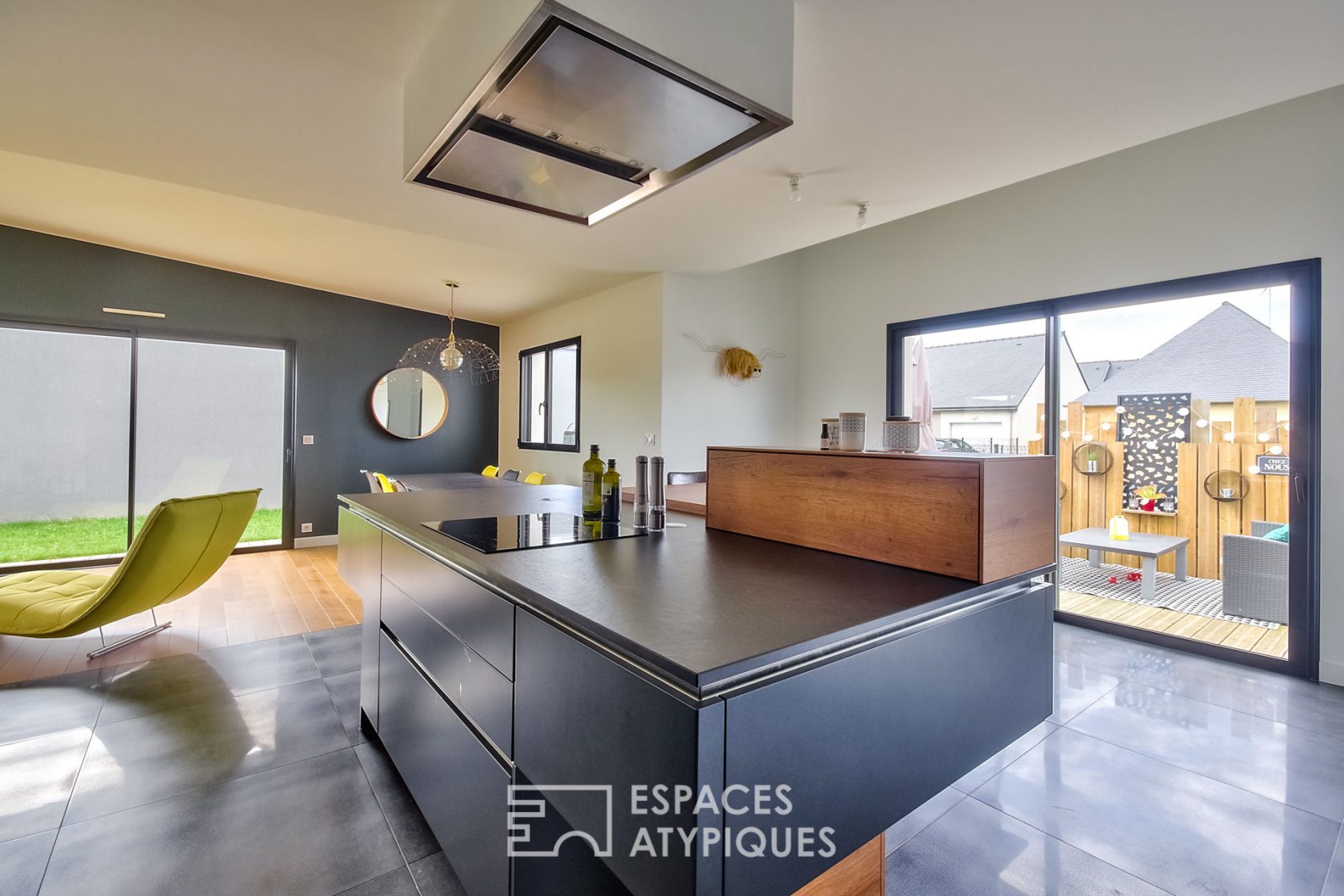 Contemporary friendly
