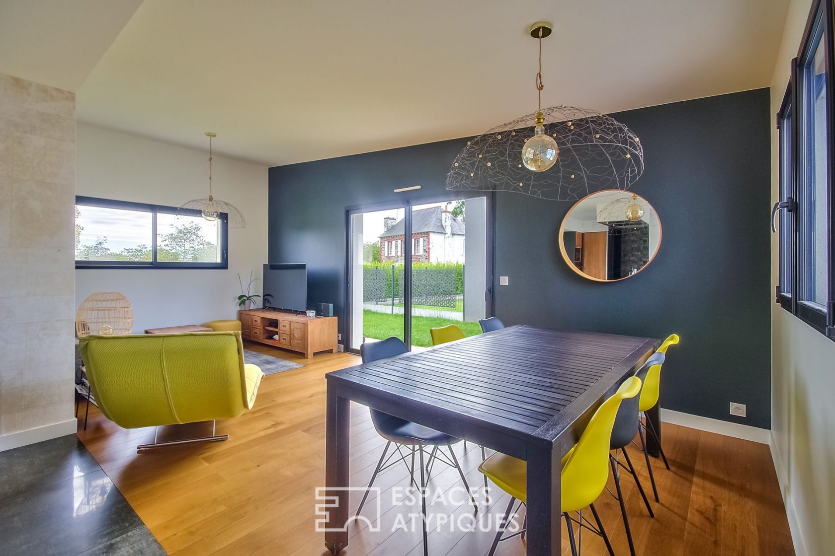 Contemporary friendly
