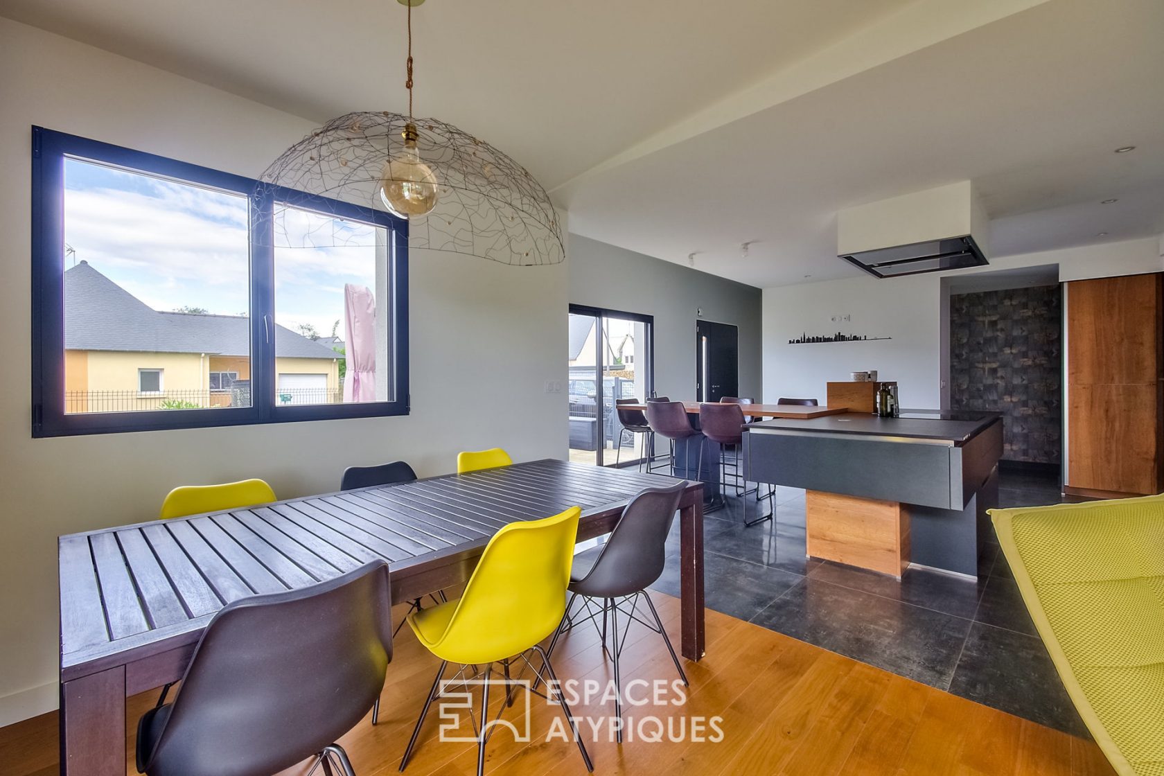 Contemporary friendly