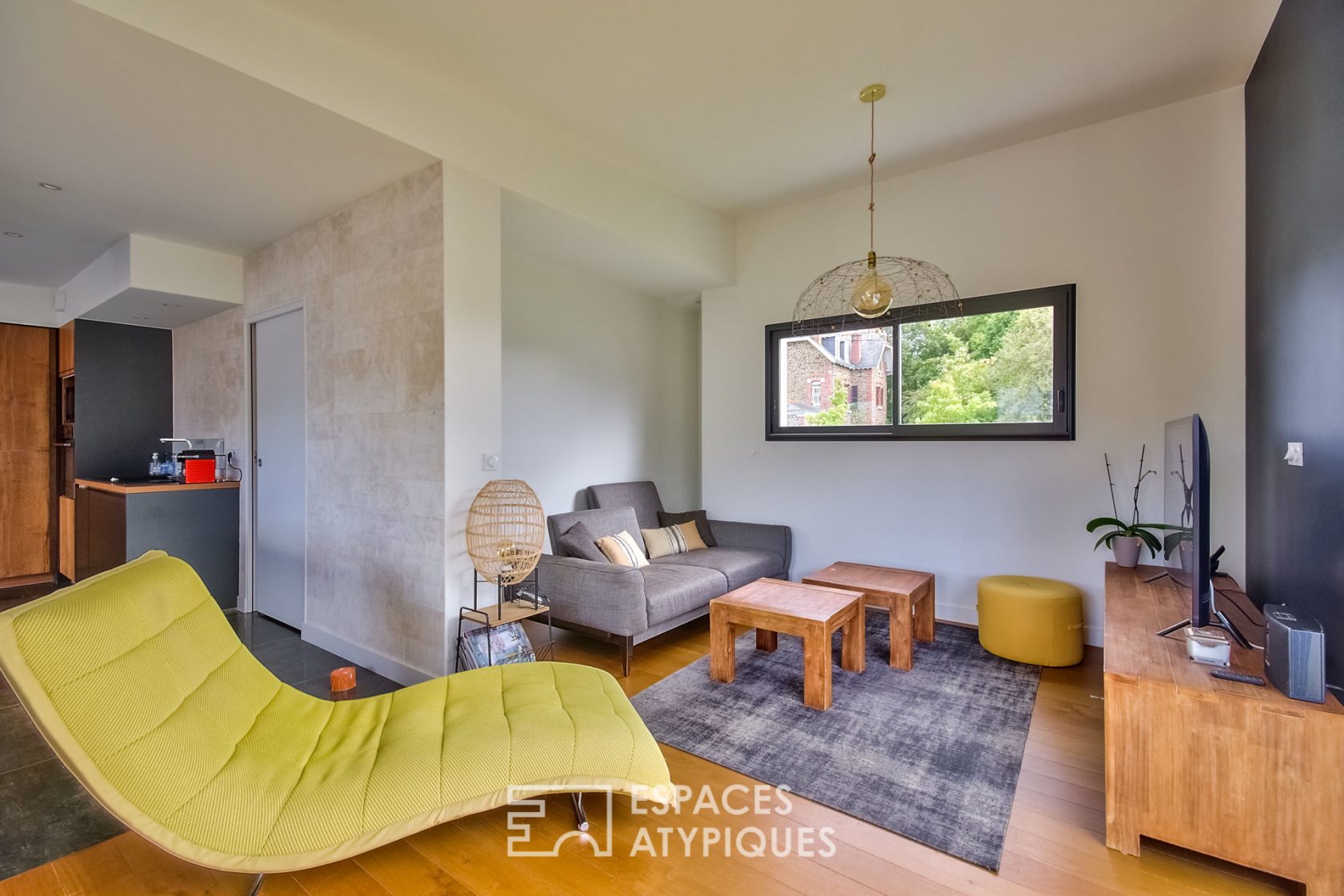 Contemporary friendly