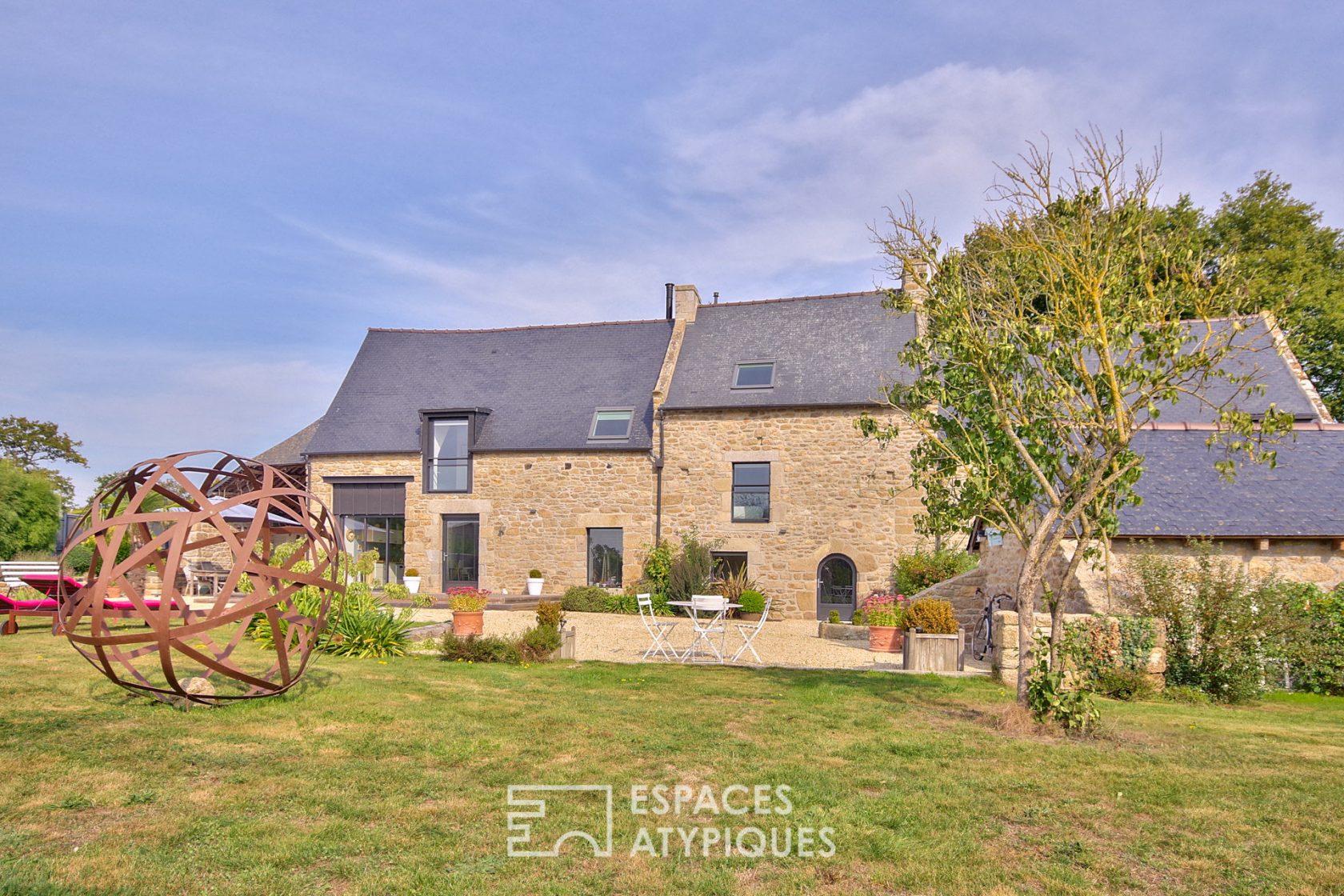 Longère, Old farm from the 17th century restored.