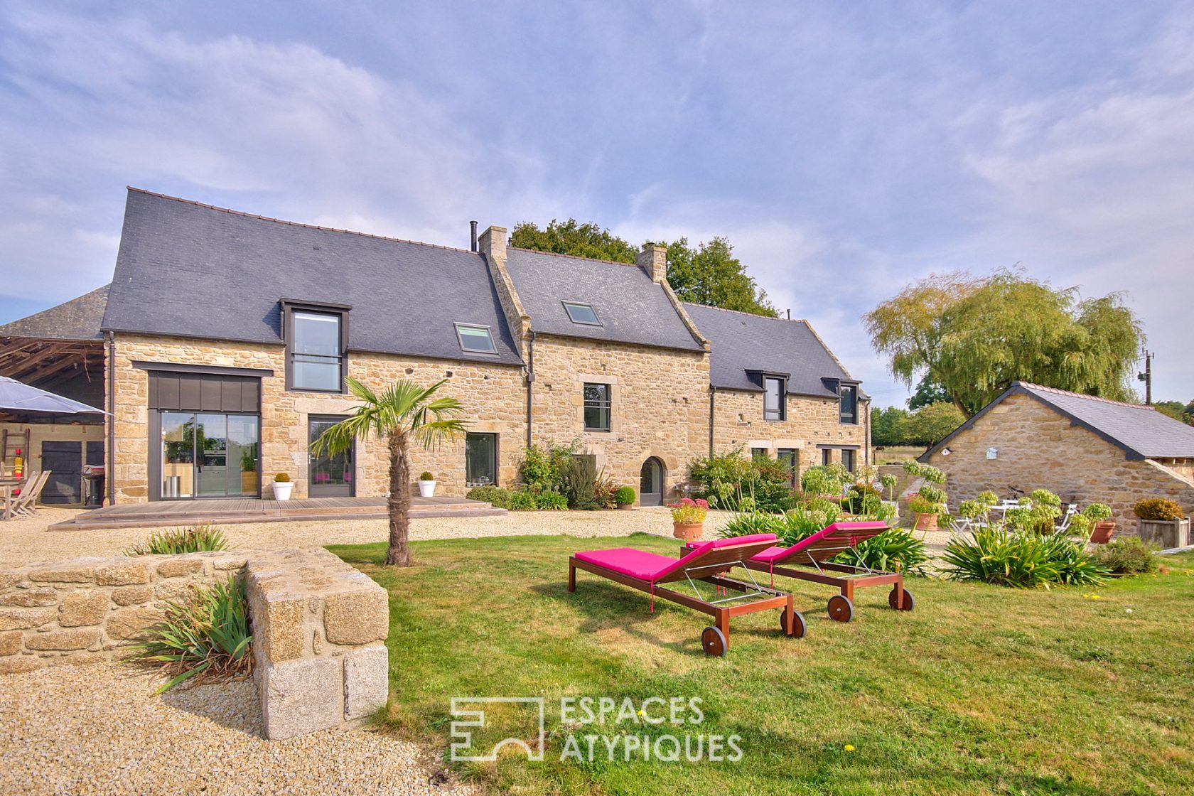 Longère, Old farm from the 17th century restored.