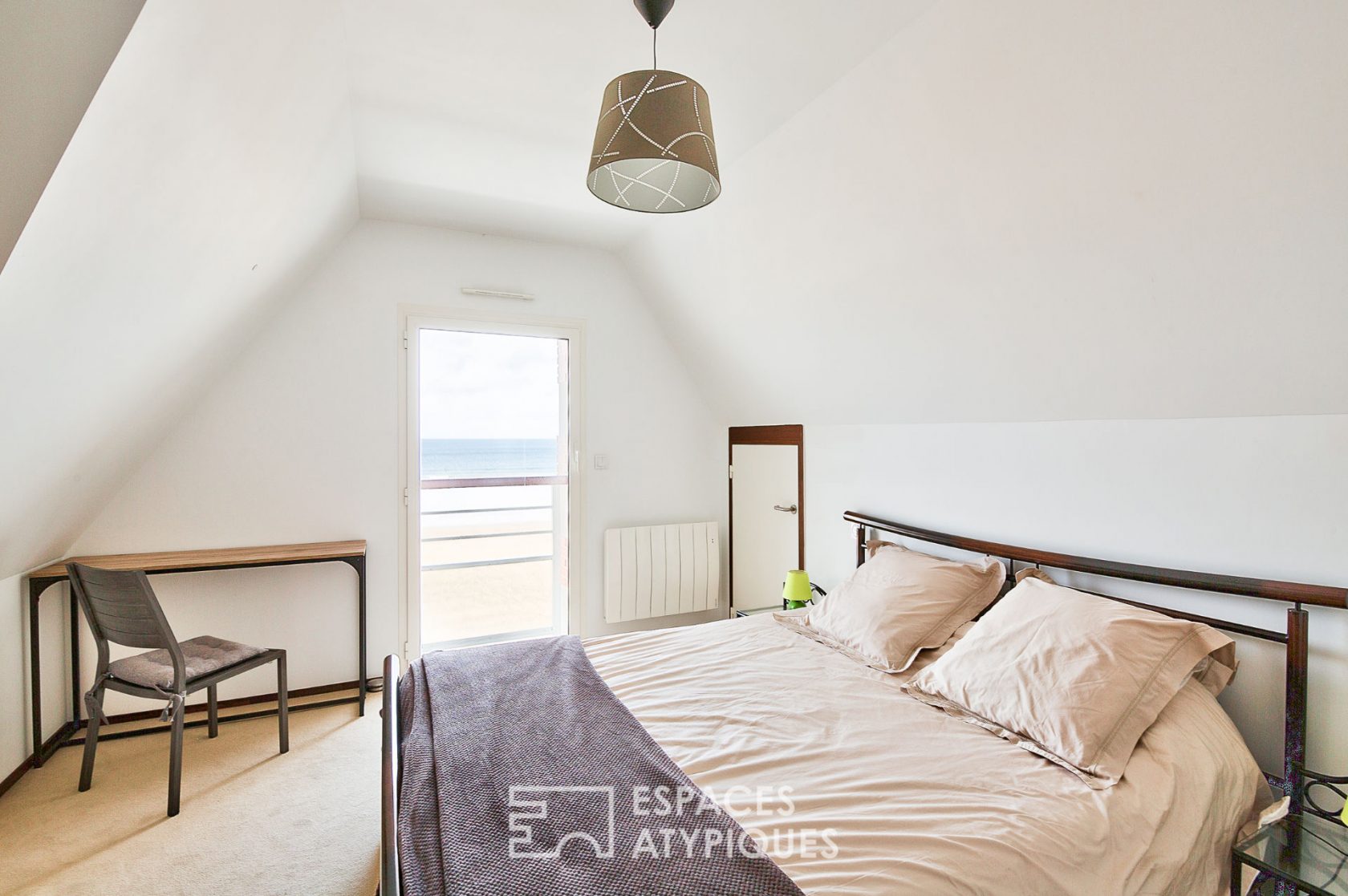 Magnificent apartment with sea view direct beach access