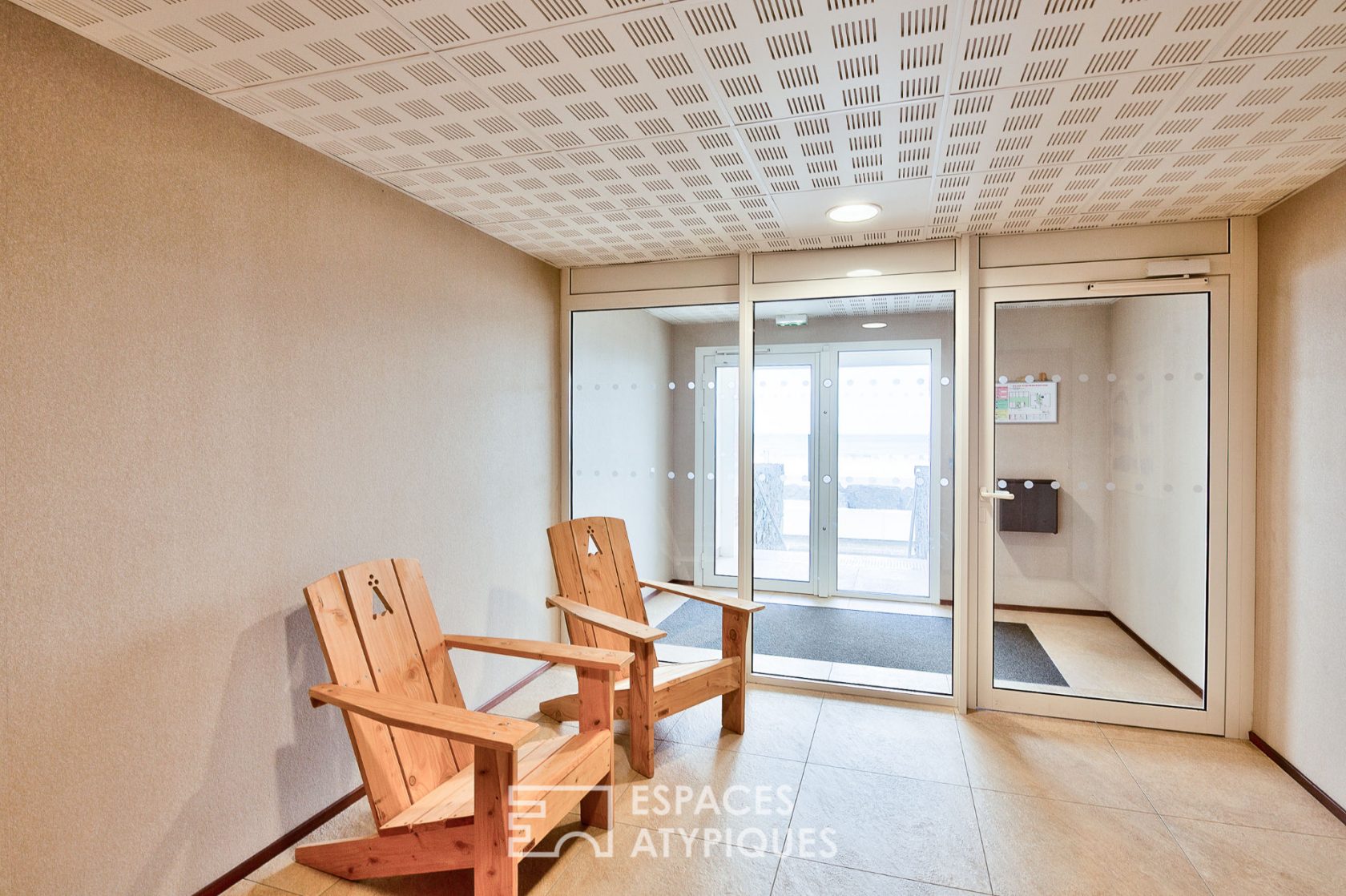 Magnificent apartment with sea view direct beach access