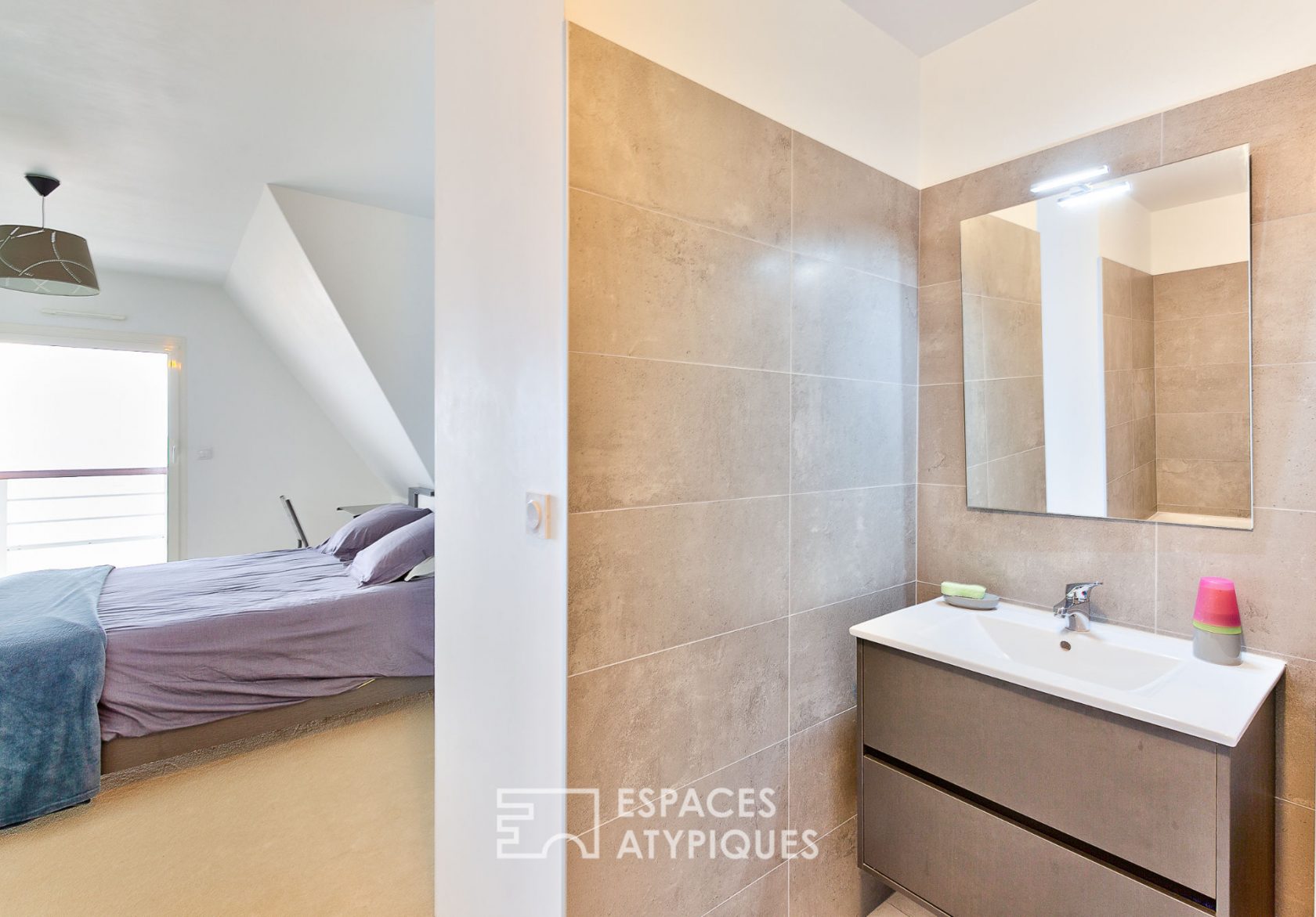 Magnificent apartment with sea view direct beach access