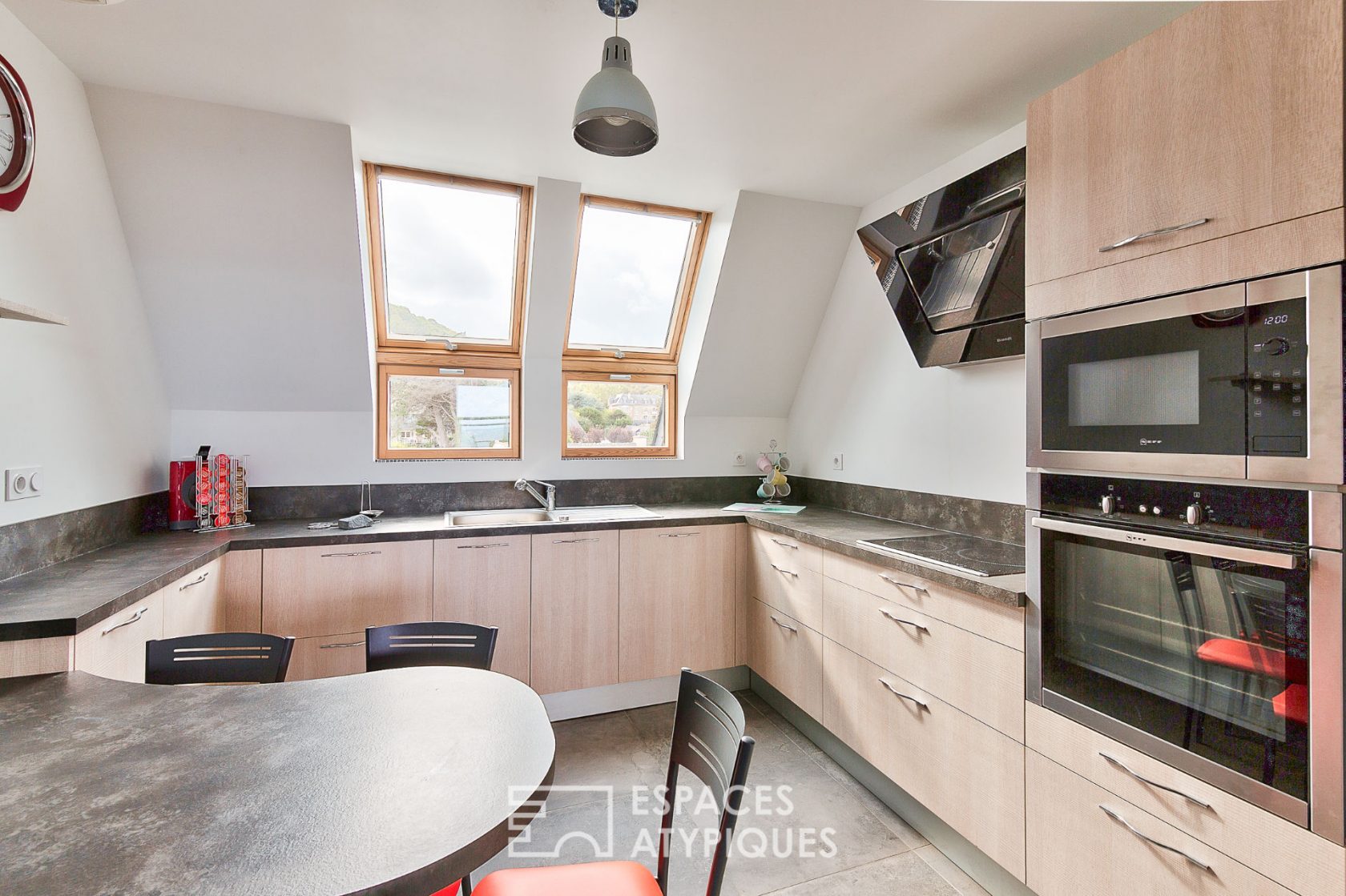 Magnificent apartment with sea view direct beach access
