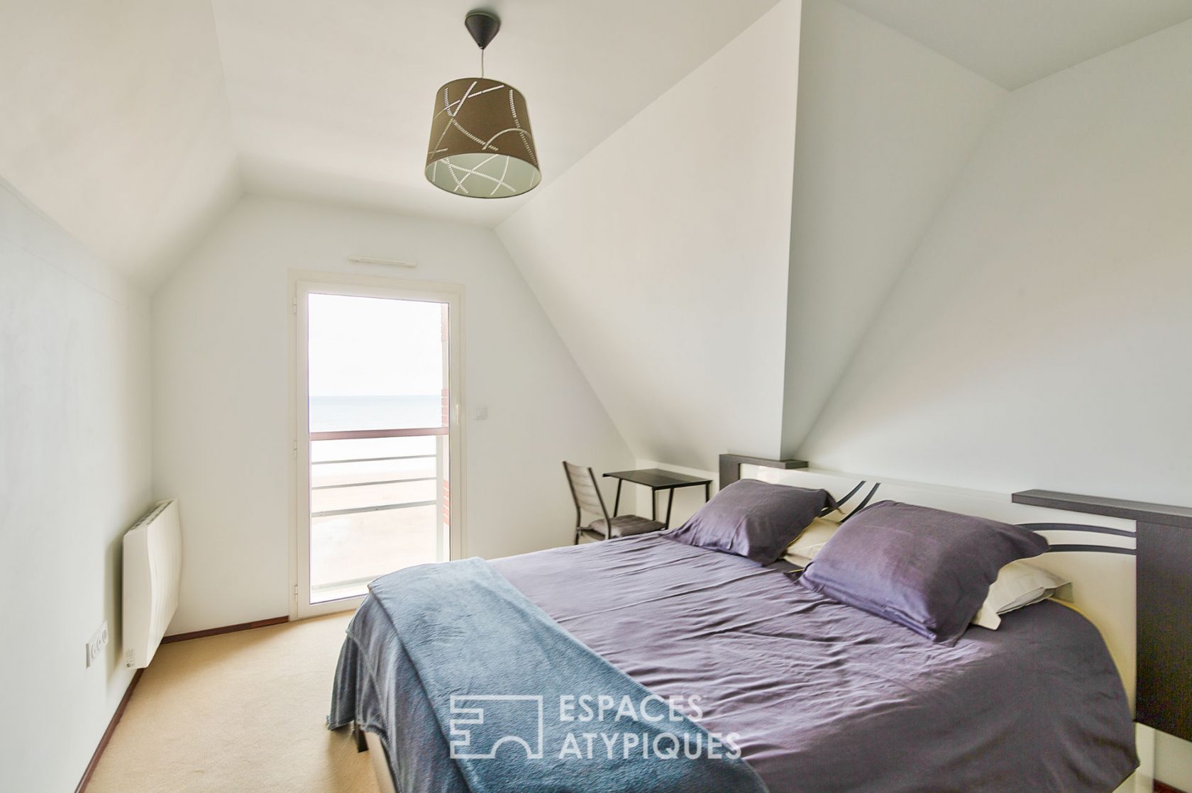 Magnificent apartment with sea view direct beach access
