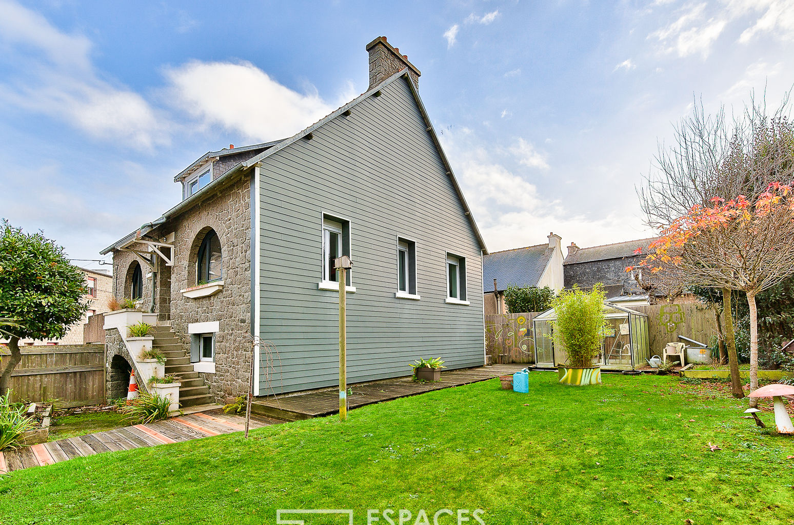 Charming house renovated in a Loft style and artist’s studio