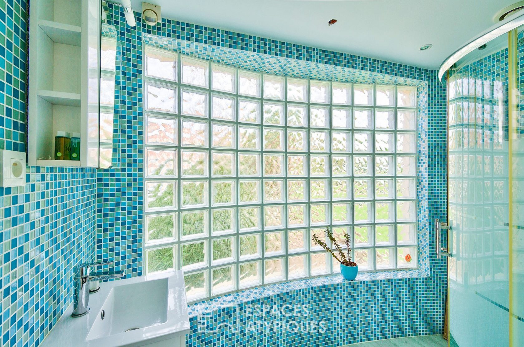 Atypical villa 600 m from the beach