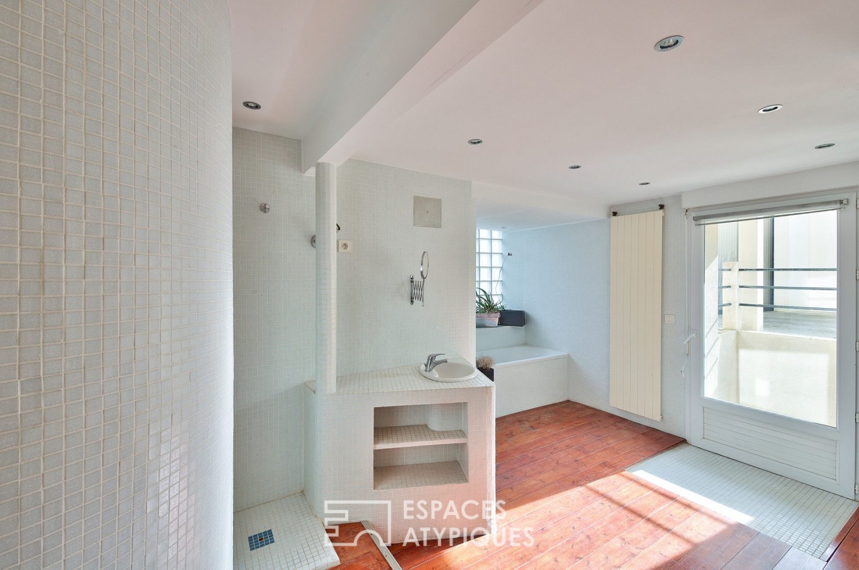 Atypical villa 600 m from the beach