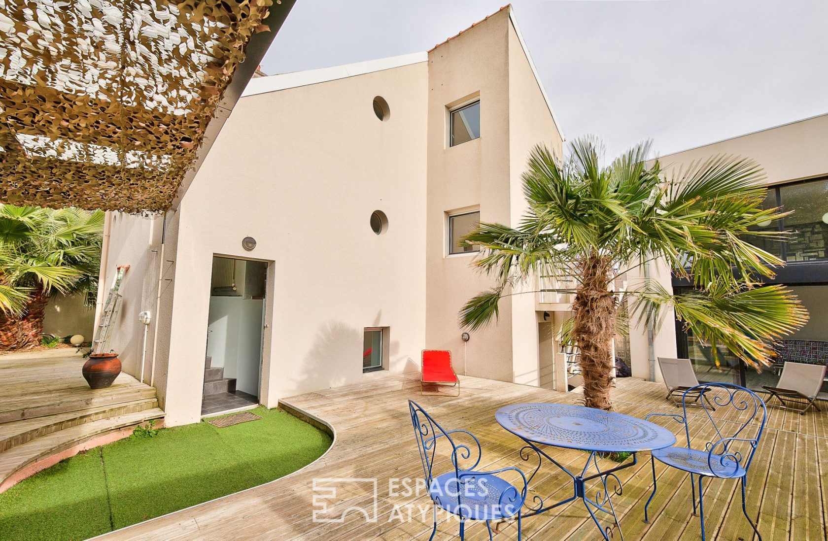 Atypical villa 600 m from the beach