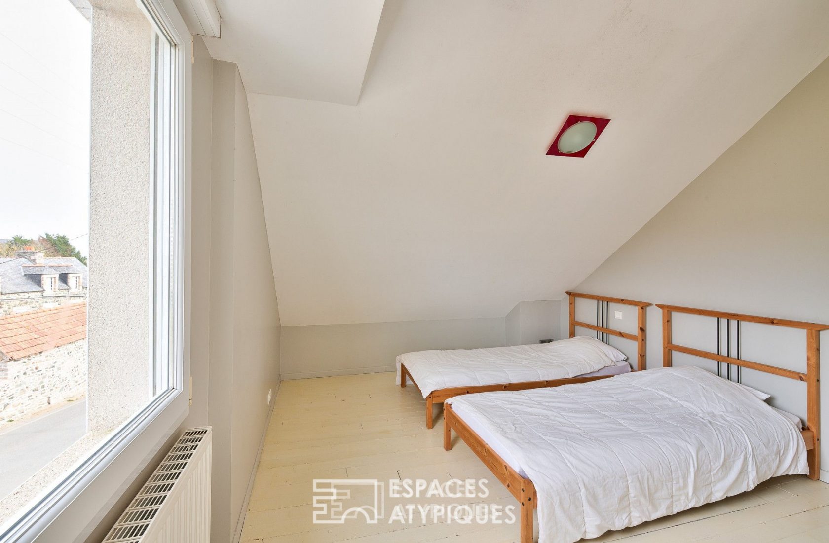 Atypical villa 600 m from the beach