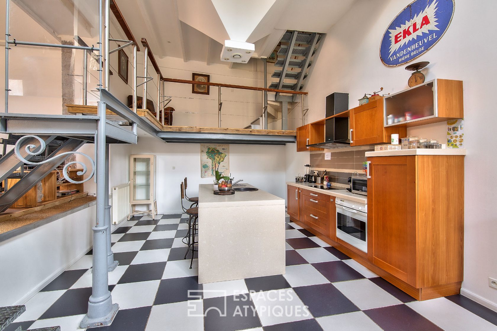 THE AMAZING LOFT and its dependent house in the heart of the historic district with garden