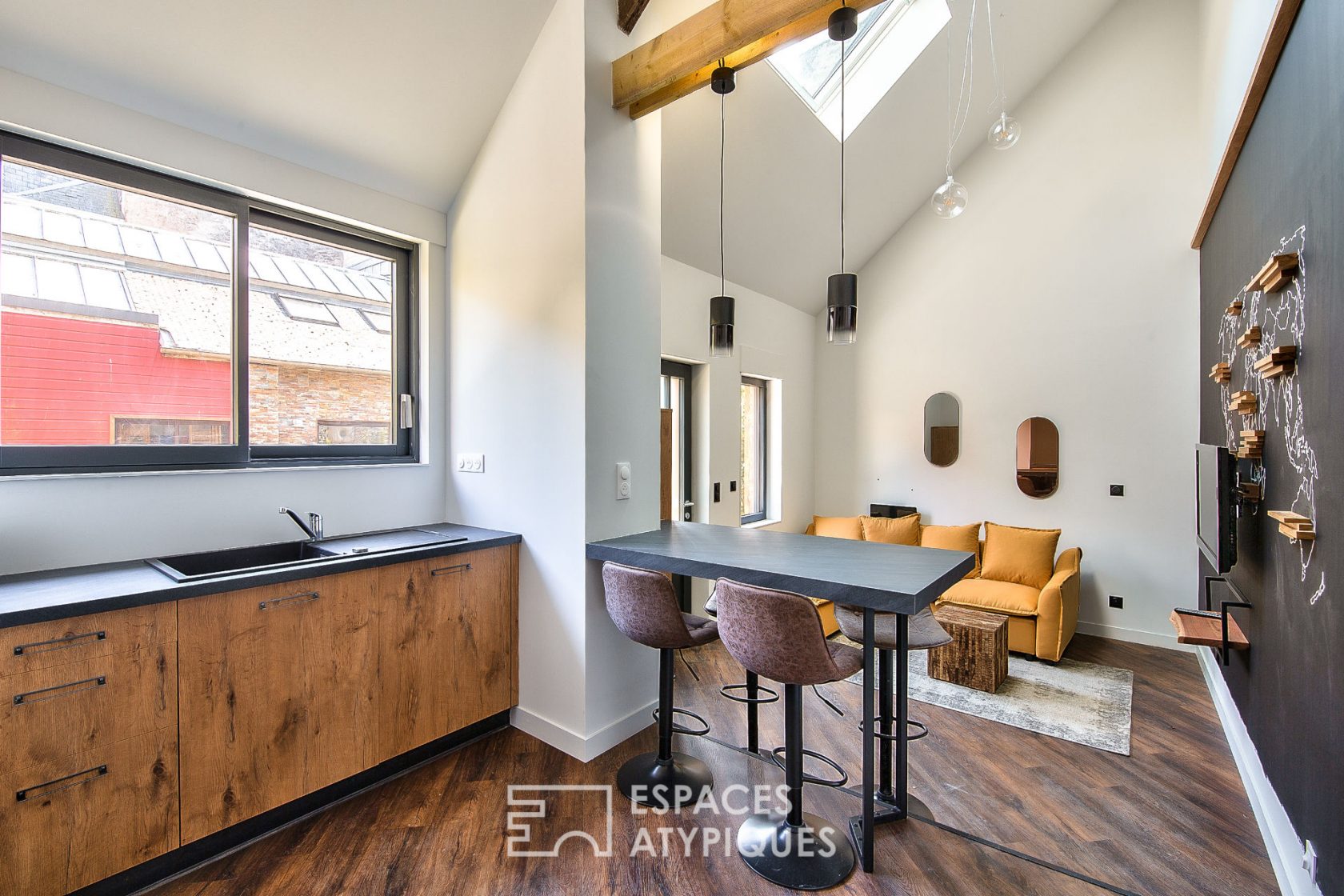 L’ÉTONNANT LOFT et sa maison dépendante au coeur du quartier historique avec jardin