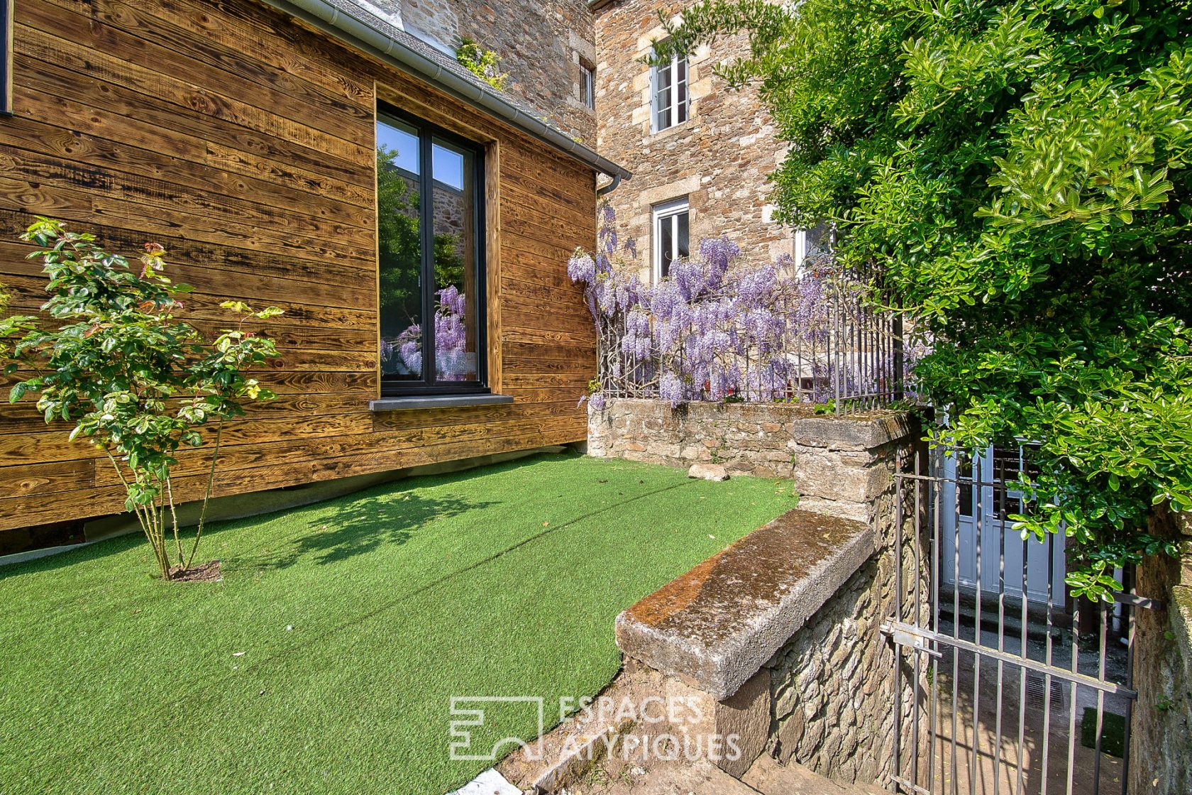 THE AMAZING LOFT and its dependent house in the heart of the historic district with garden