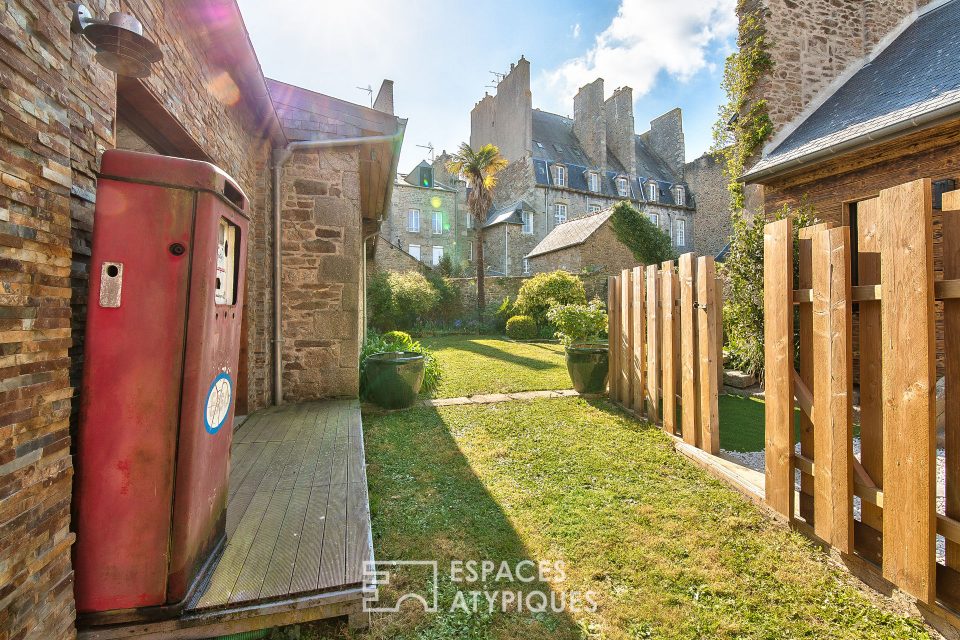 22100 DINAN - L'ÉTONNANT LOFT et sa maison dépendante au coeur du quartier historique avec jardin - Réf. 00194EACA