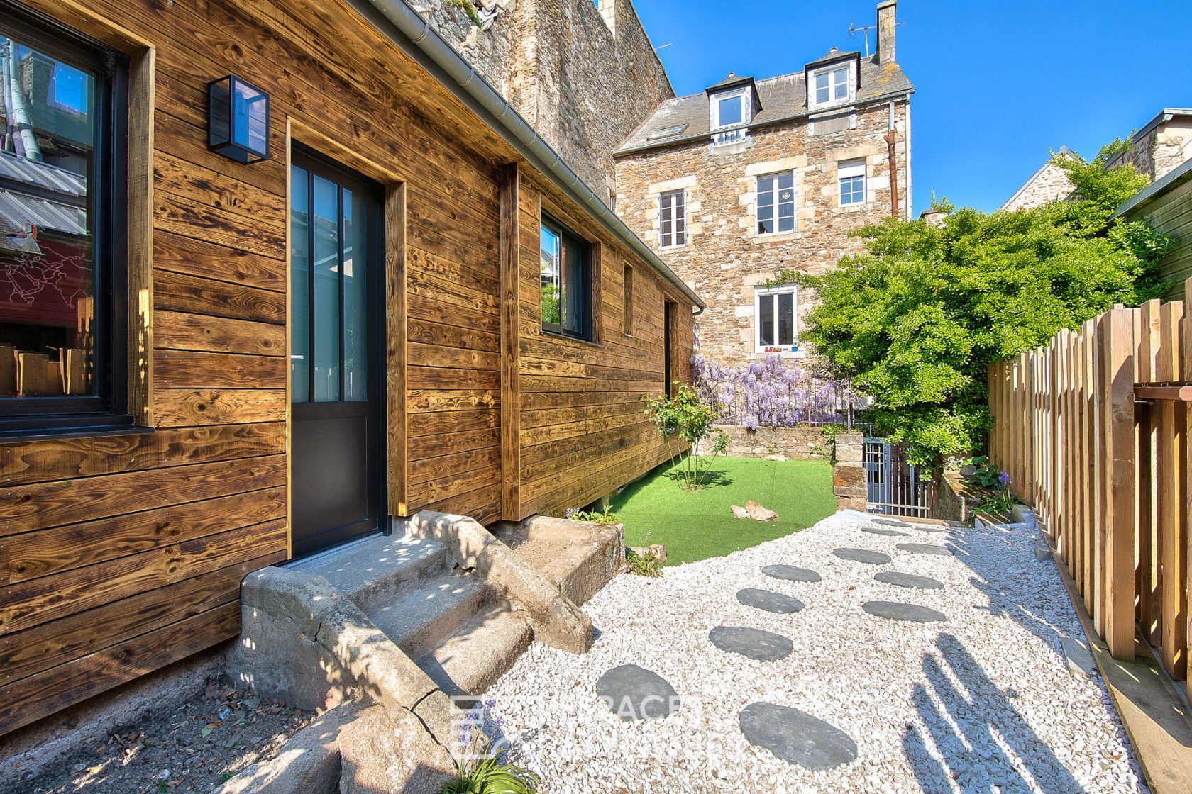 L’ÉTONNANT LOFT et sa maison dépendante au coeur du quartier historique avec jardin