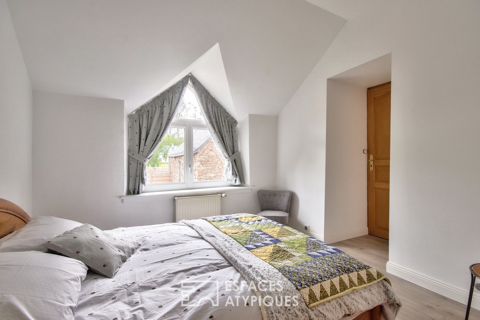 Propriété en pierres avec piscine et maison d’invités
