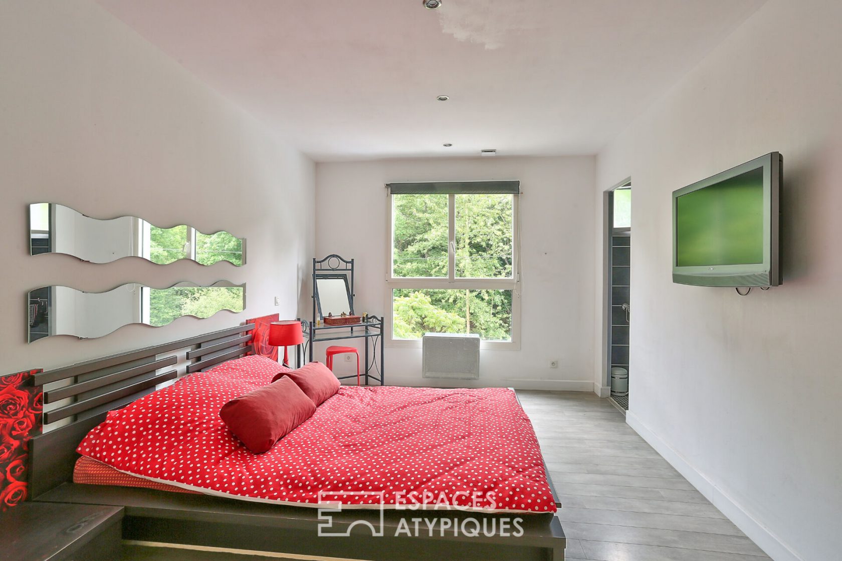 ATYPICAL CONTEMPORARY HOUSE