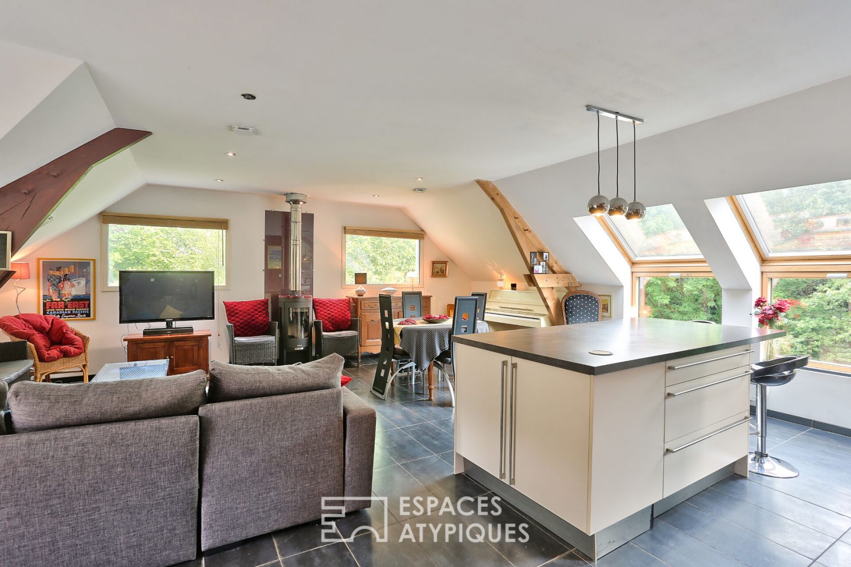 ATYPICAL CONTEMPORARY HOUSE