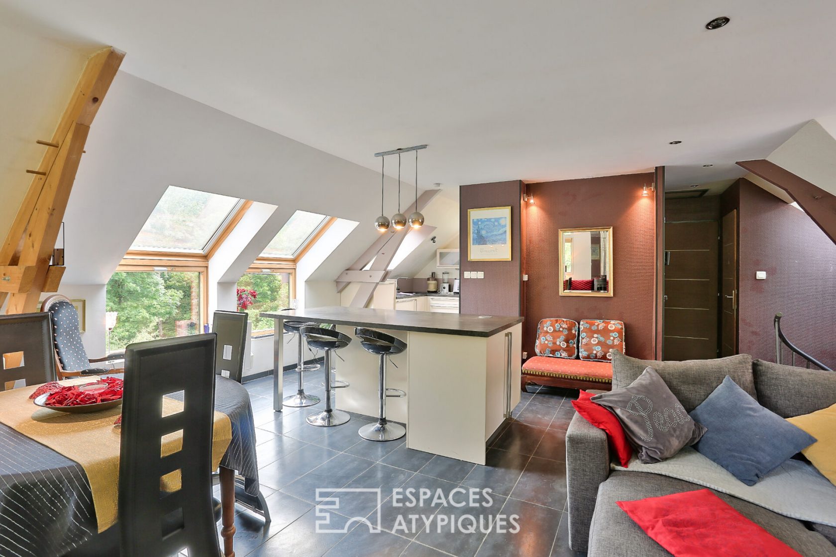 ATYPICAL CONTEMPORARY HOUSE