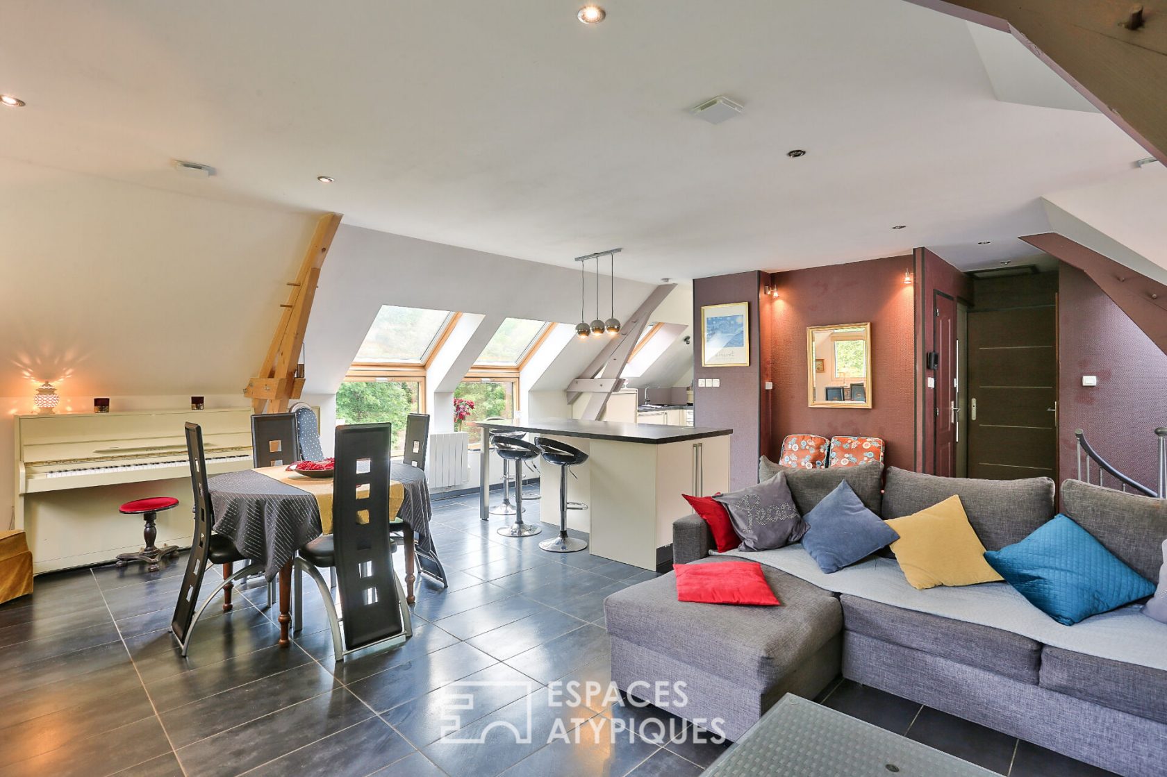 ATYPICAL CONTEMPORARY HOUSE