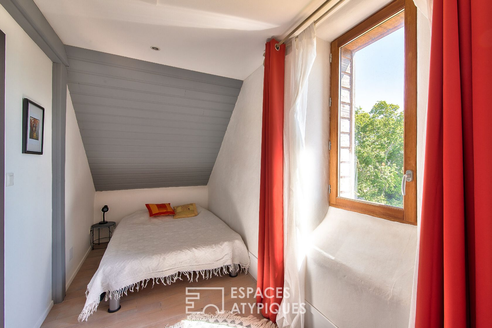 Atypical bioclimatic house
