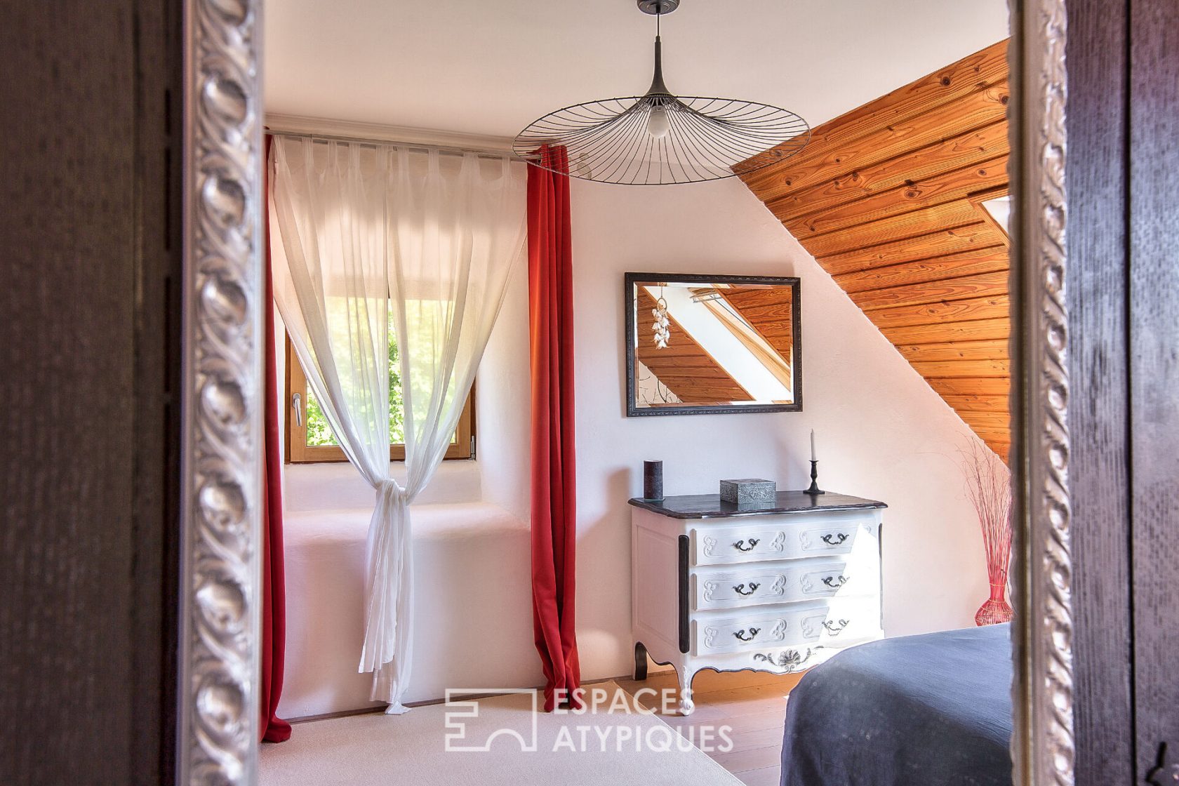 Atypical bioclimatic house