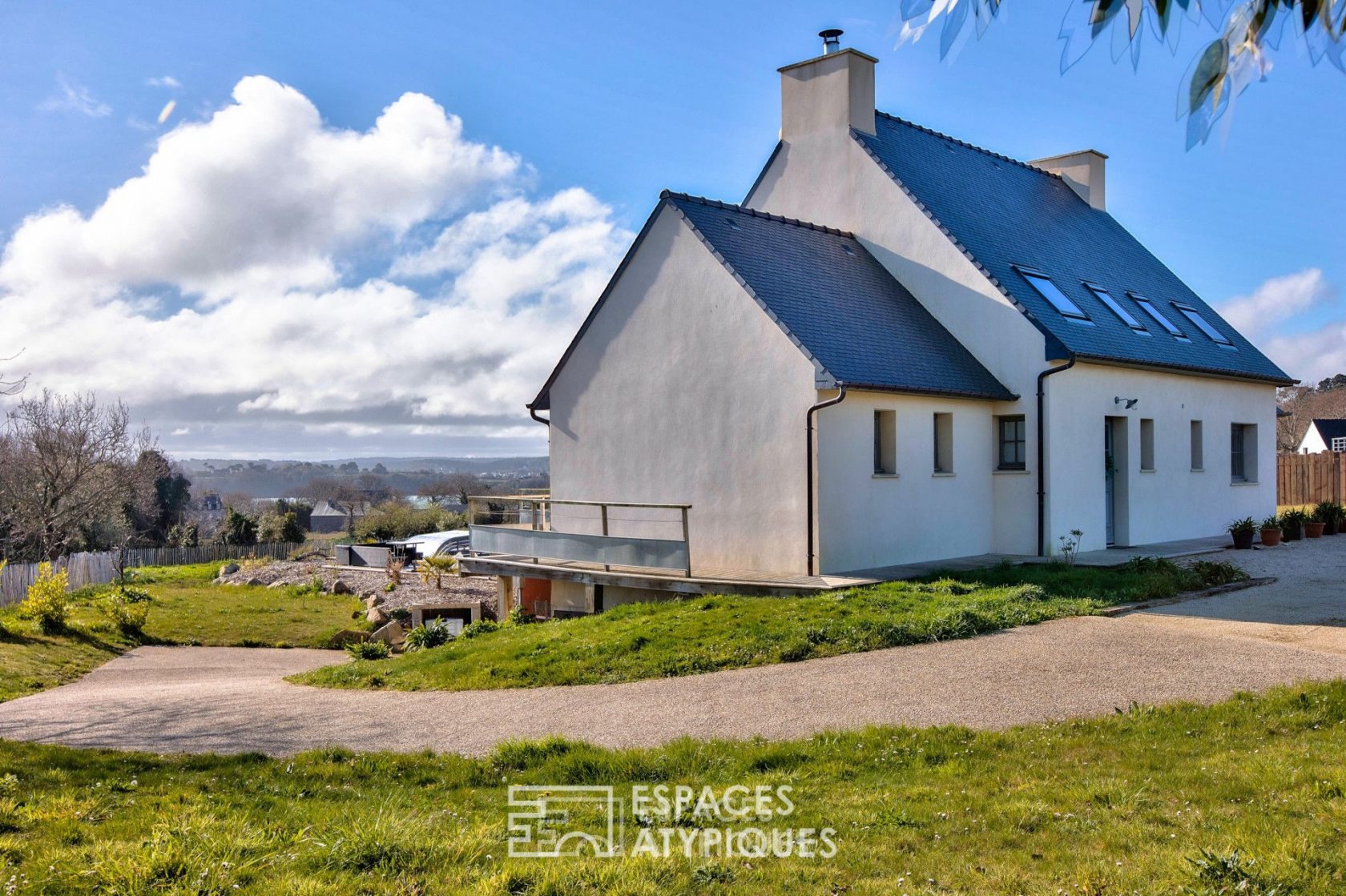 Contemporary house facing Bréhat.