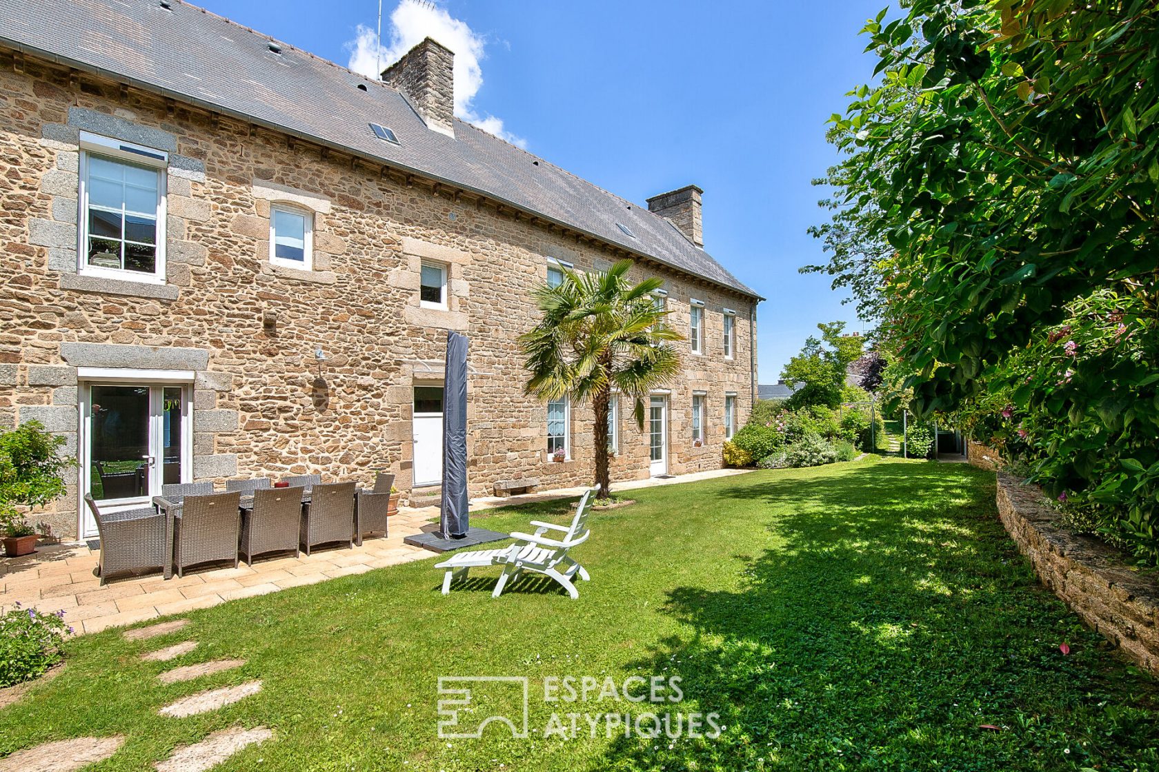 Ancienne école religieuse et sa maison d’amis