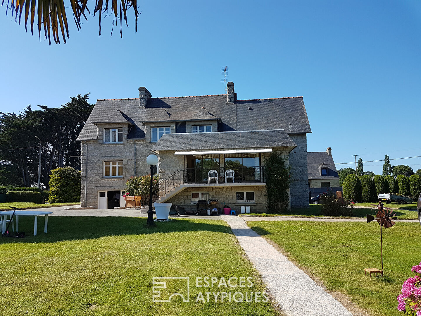 BEAUTIFUL PROPERTY AND ITS POOL
