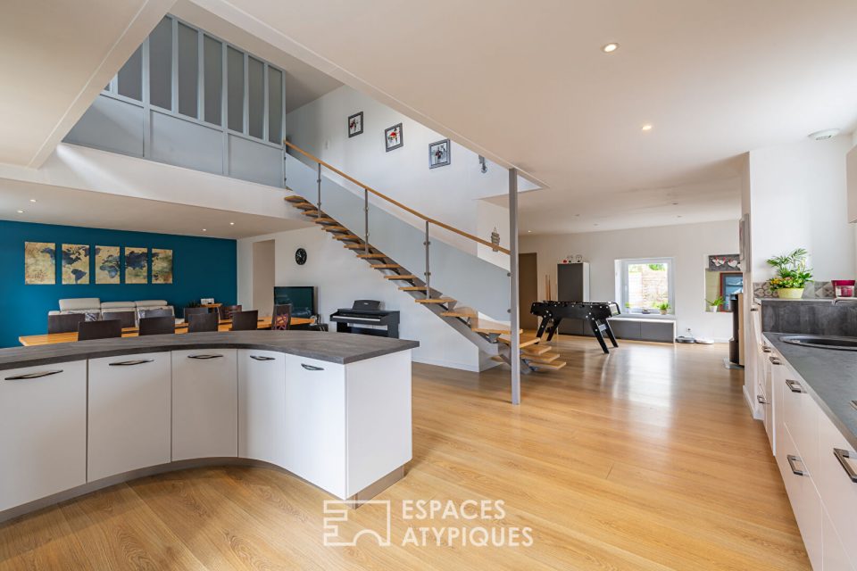 22250 BROONS - Maison de ville rénovée aux très beaux volumes et sa piscine - Réf. 00327EACA