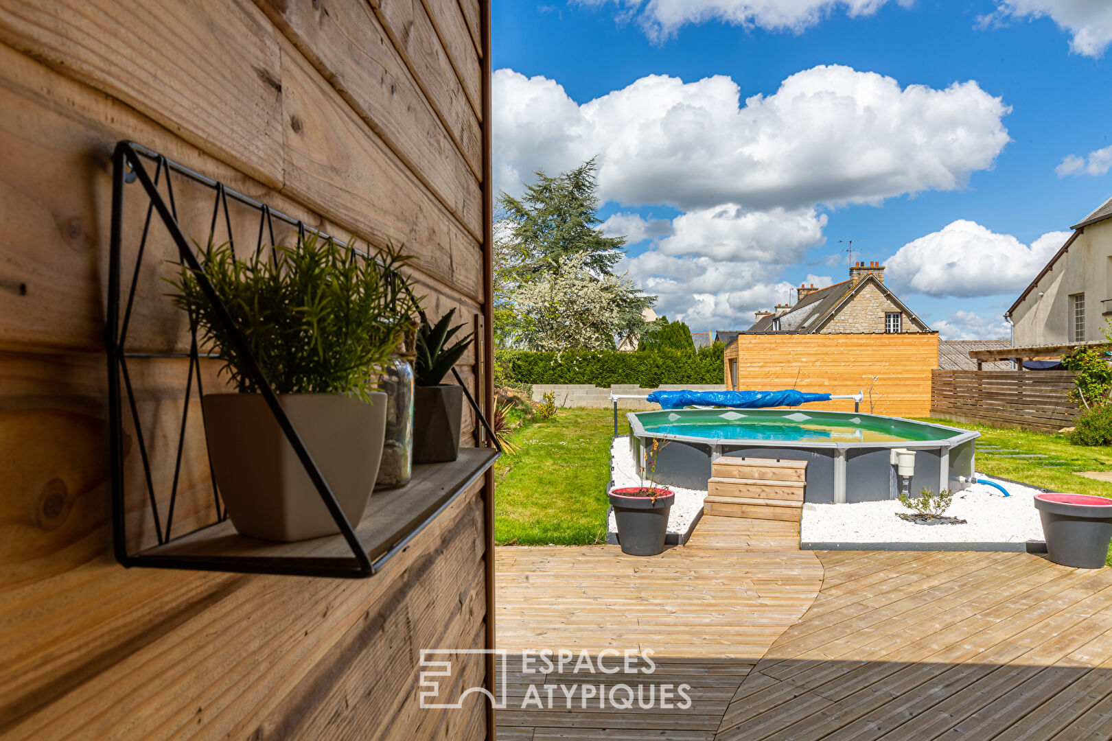 Maison de ville rénovée aux très beaux volumes et sa piscine
