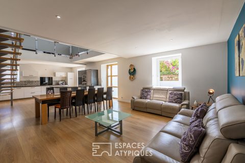 Maison de ville rénovée aux très beaux volumes et sa piscine