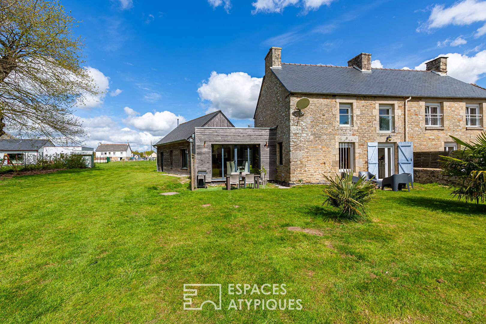 MAISON PLEINE DE CHARME ET SON GRAND JARDIN