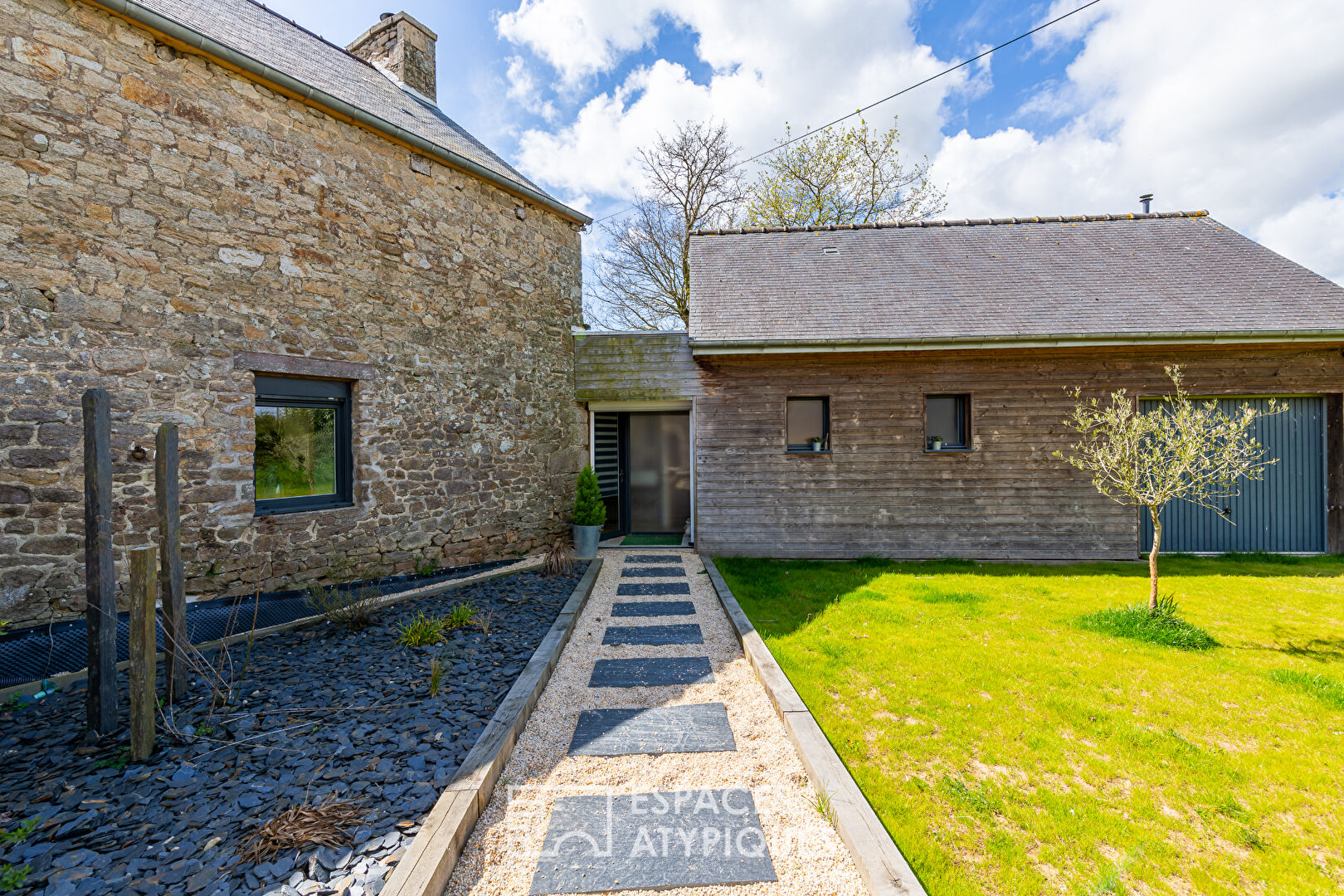 MAISON PLEINE DE CHARME ET SON GRAND JARDIN