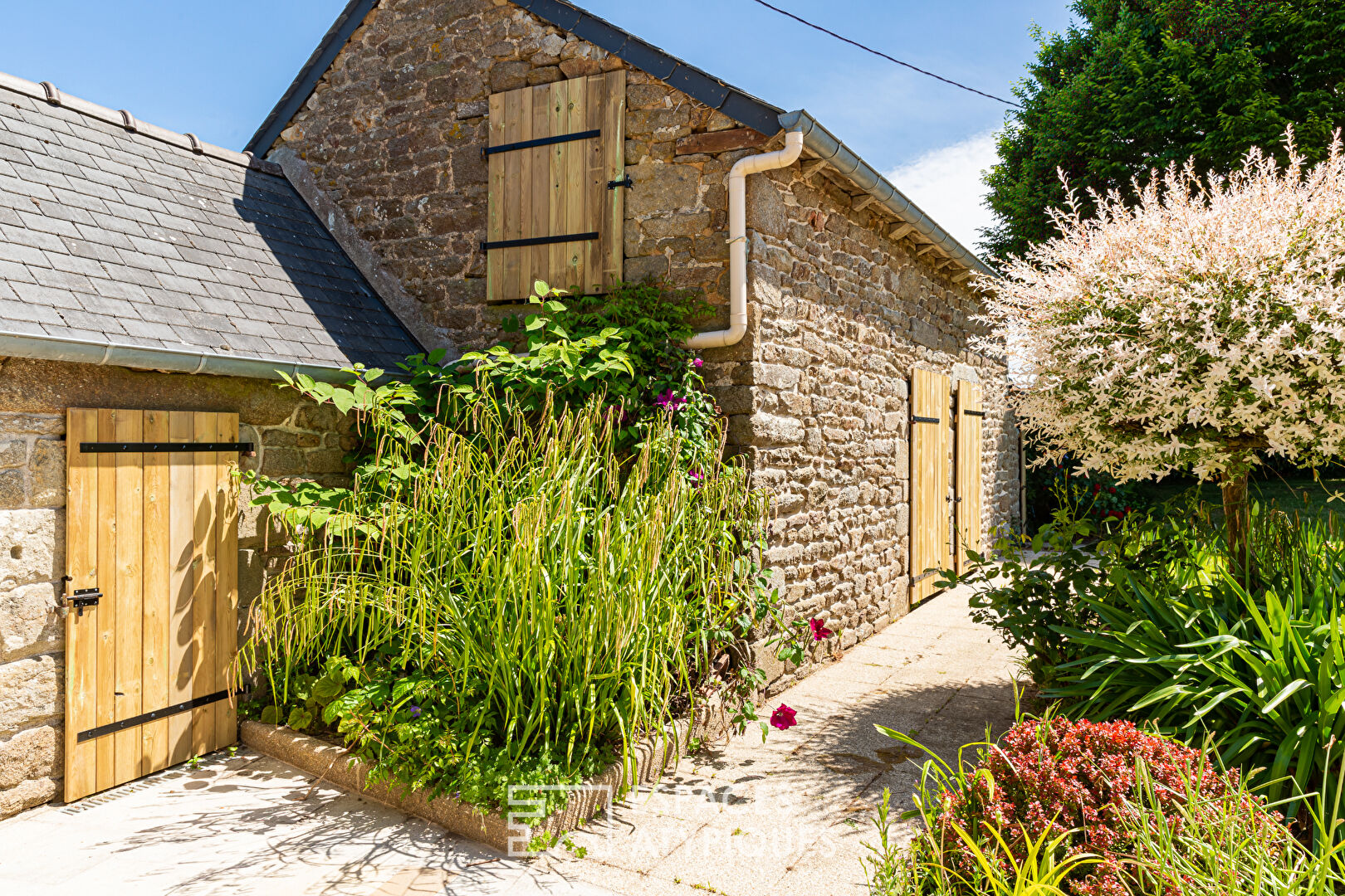 Propriété de charme dans son écrin de verdure